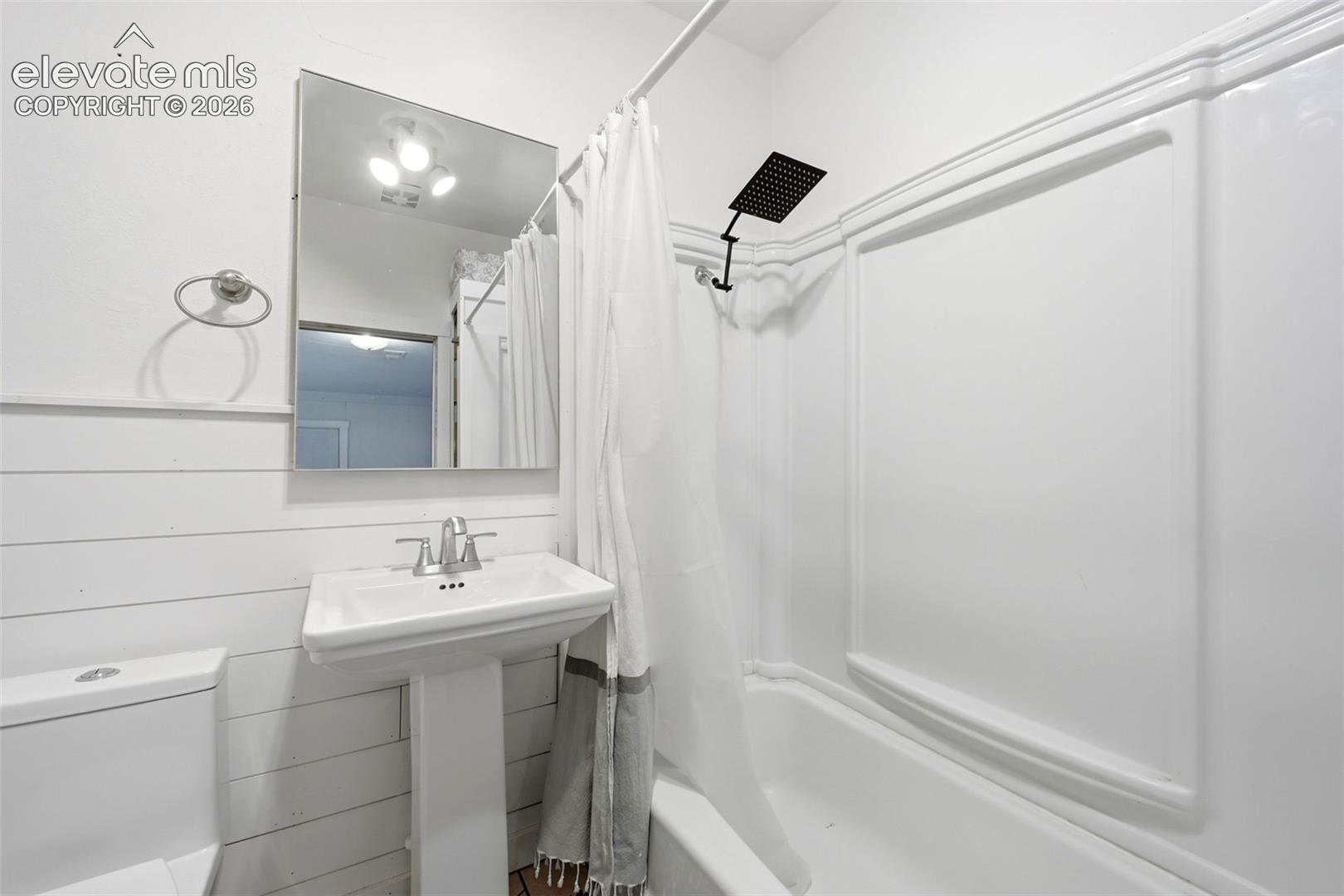 Listing photo 15 for 35270 Ford Road