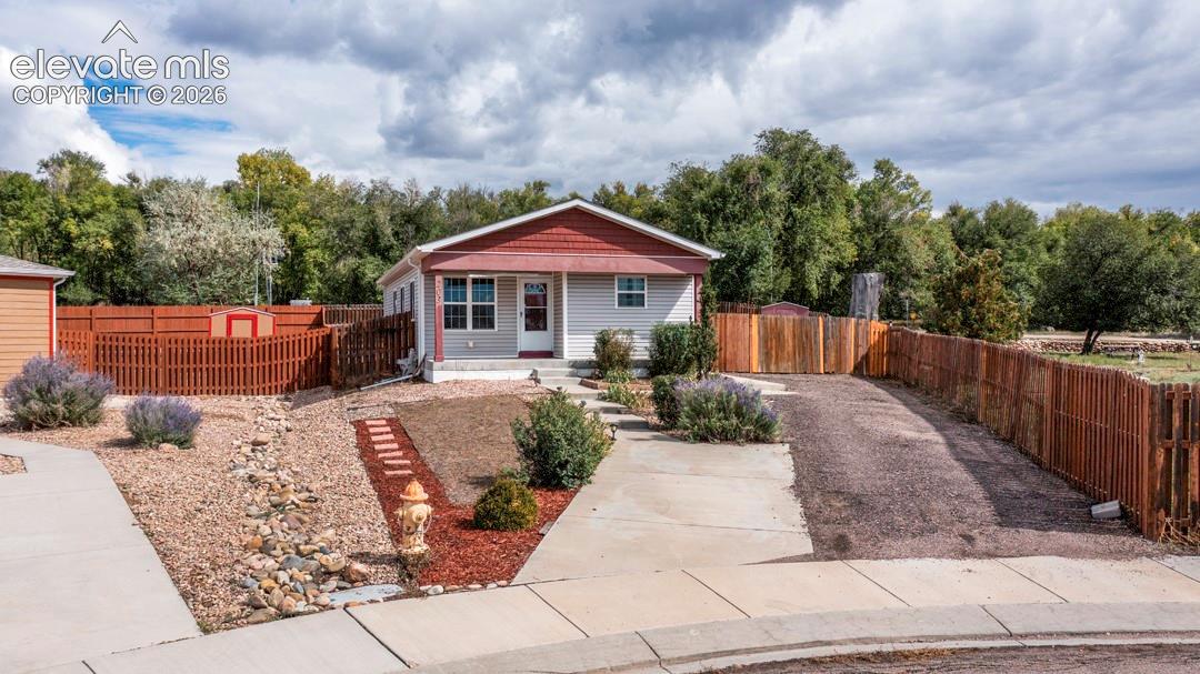 Listing photo 2 for 203 Red Finch Lane