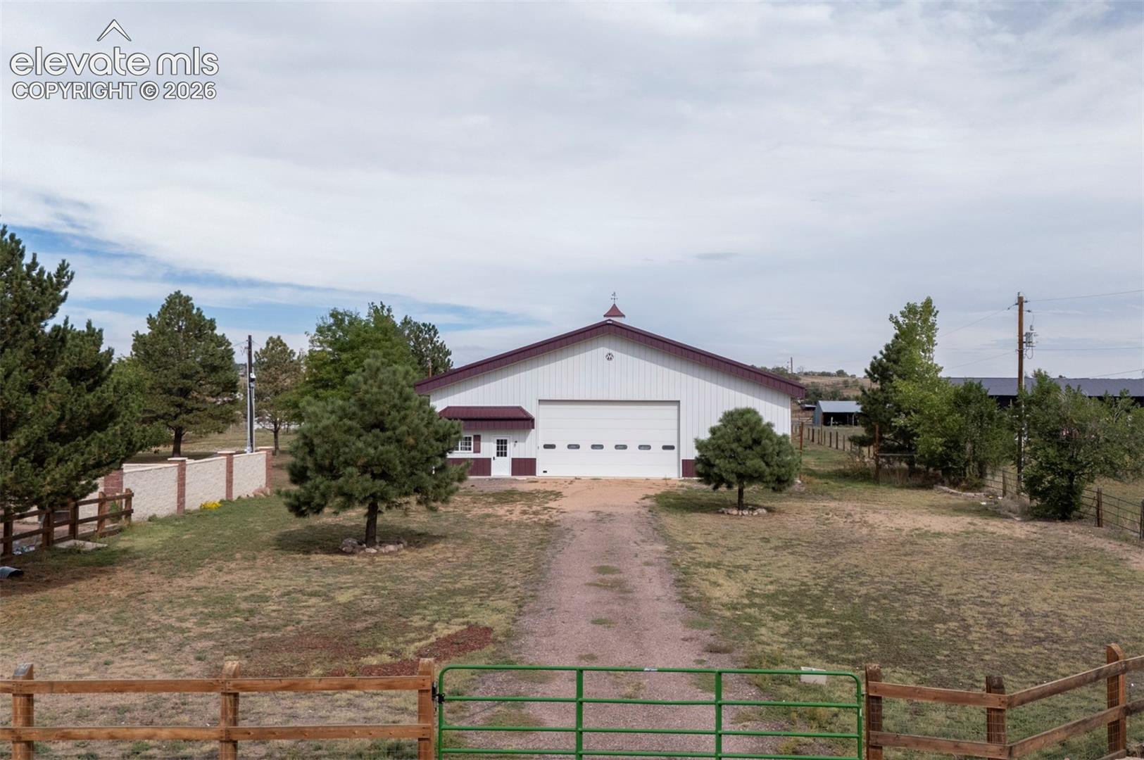 Listing photo 4 for 8170 Valli-Farm Road