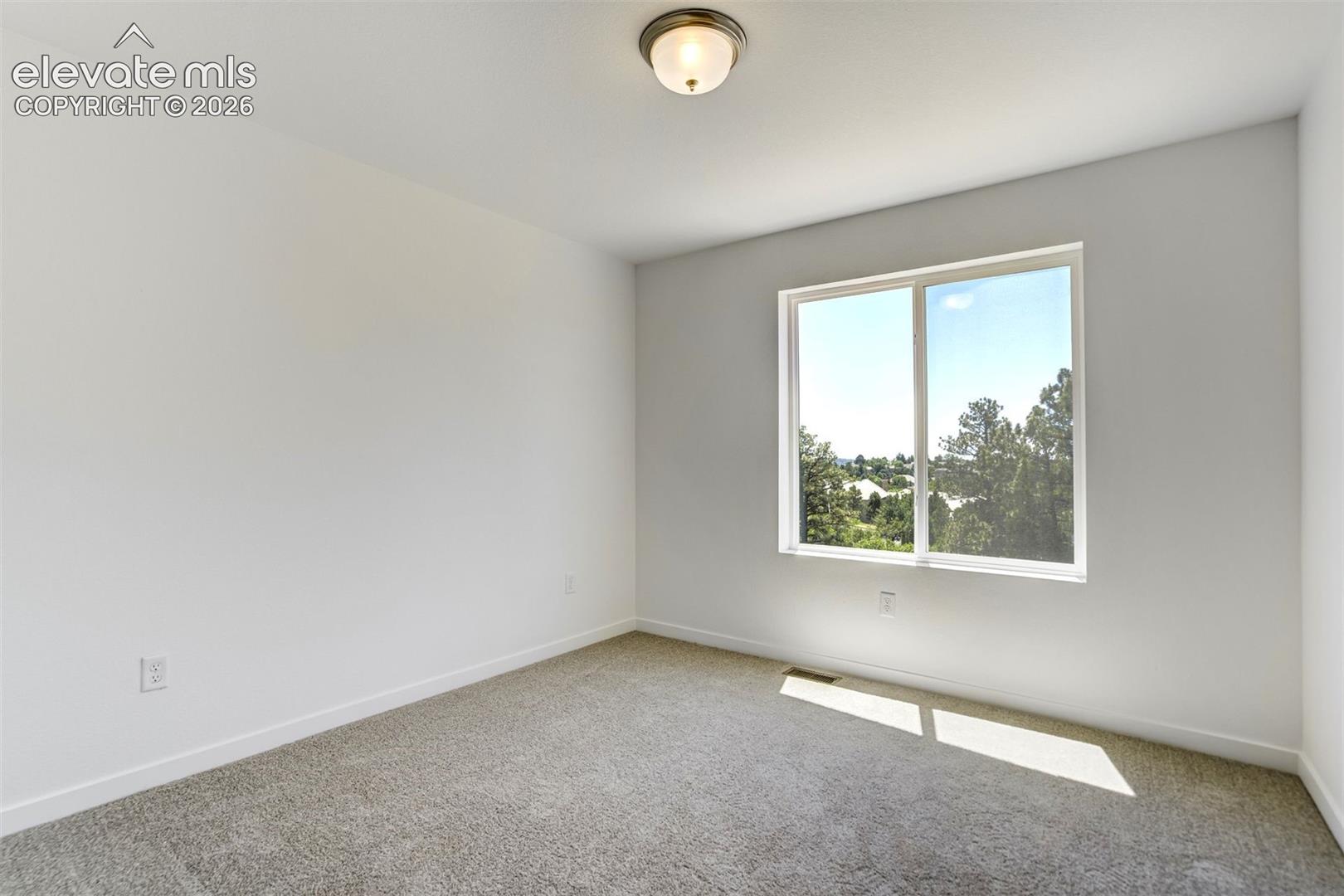 Listing photo 10 for 1881 Erin Loop