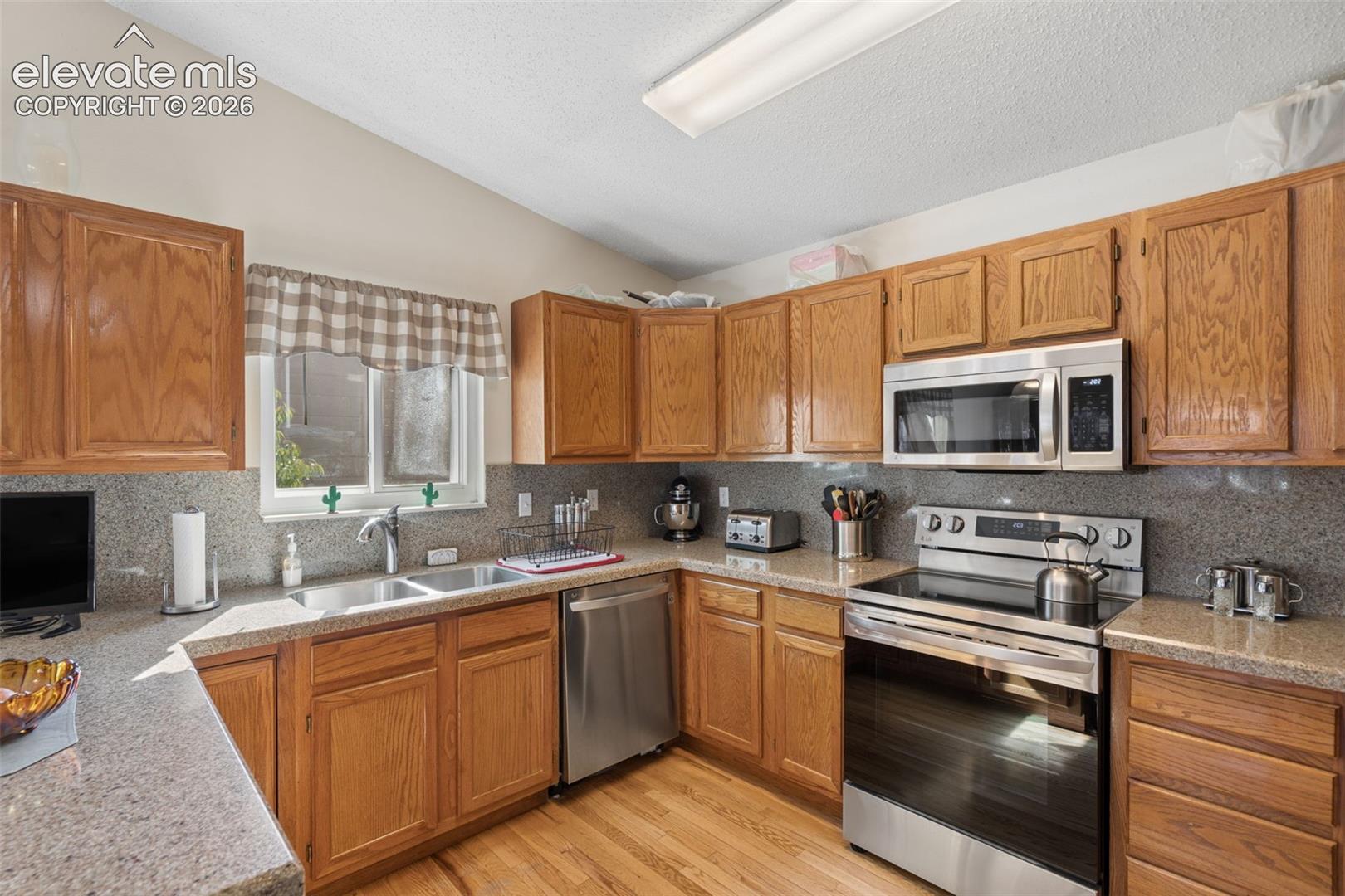 Listing photo 15 for 425 Fleming Street