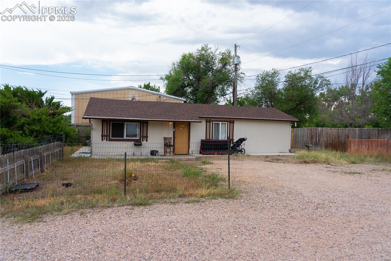Listing photo 5 for 325 S Santa Fe Avenue 1-3