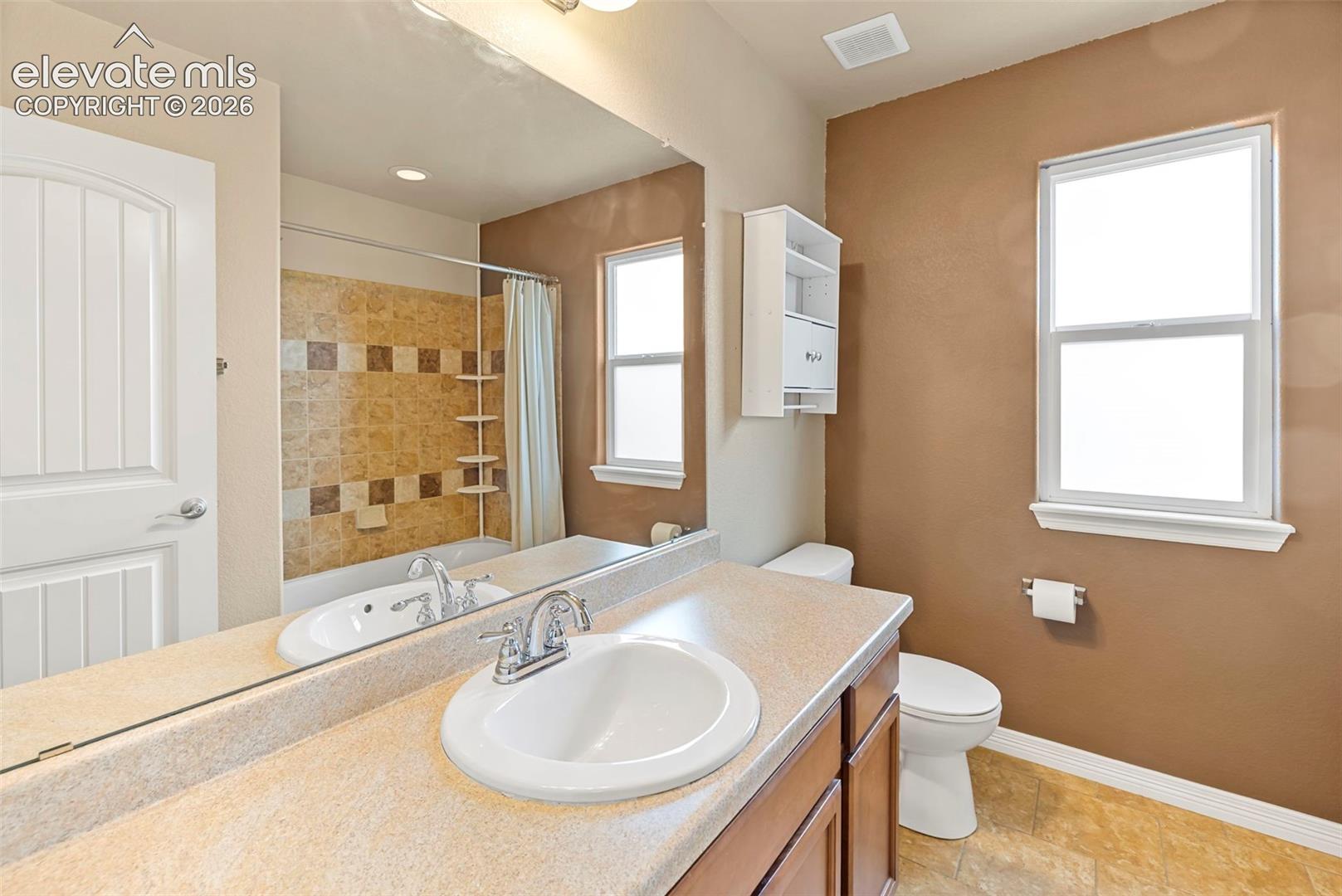 Listing photo 11 for 7794 Landover Lane
