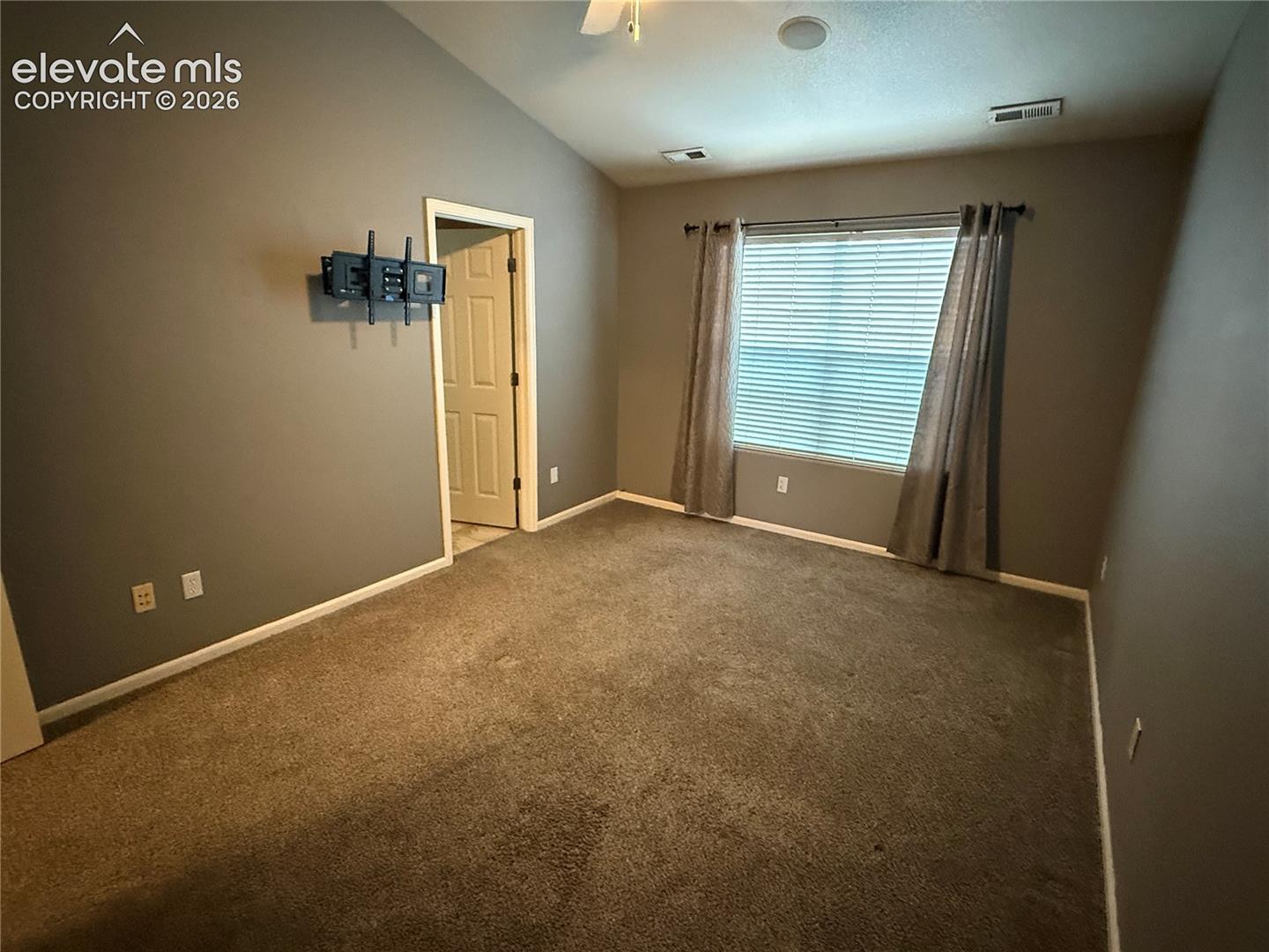 Listing photo 9 for 8309 Confluence Point