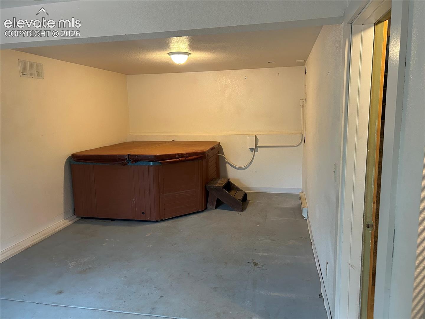 Listing photo 21 for 14515 Columbine Circle
