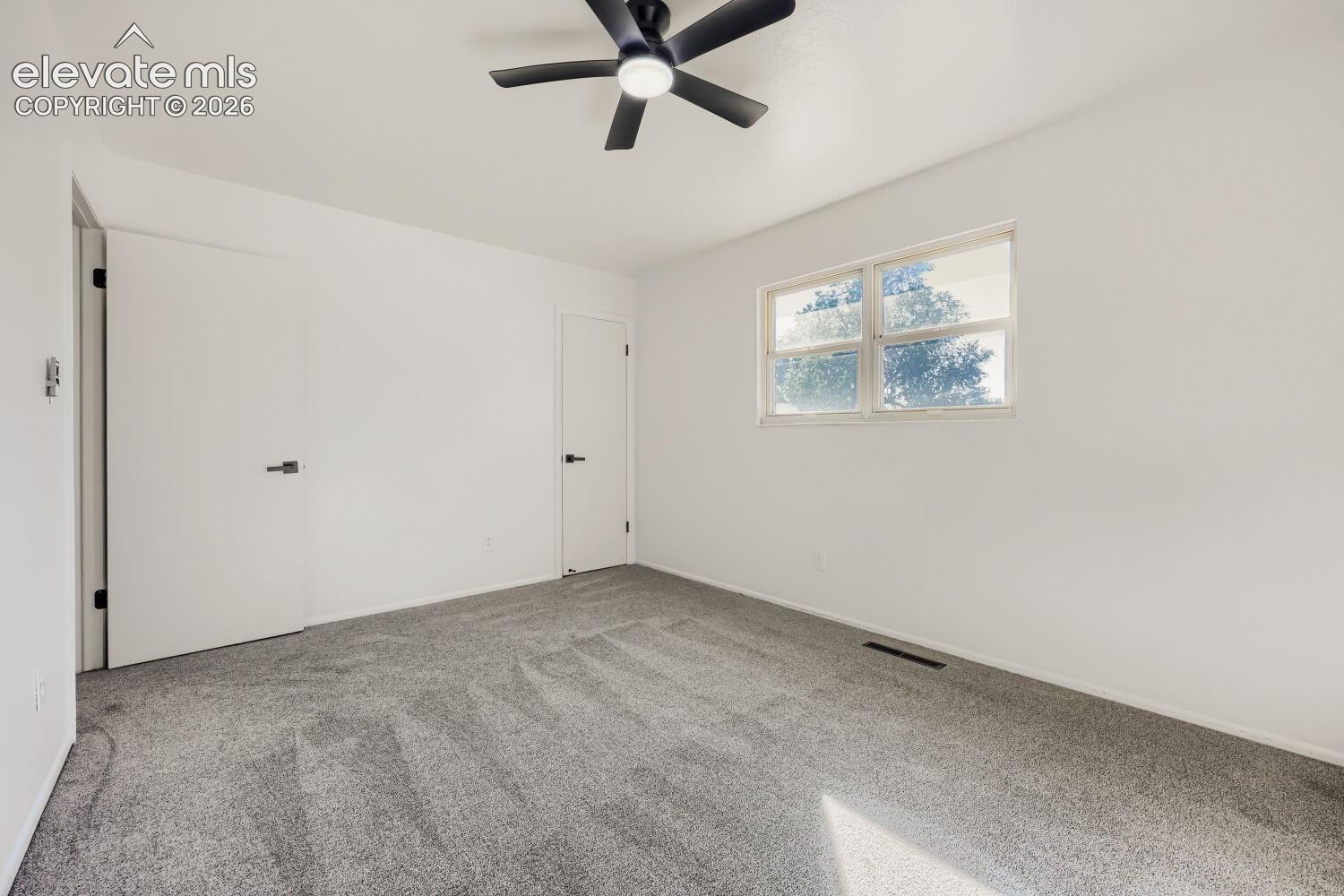 Listing photo 12 for 3665 Dogwood Drive