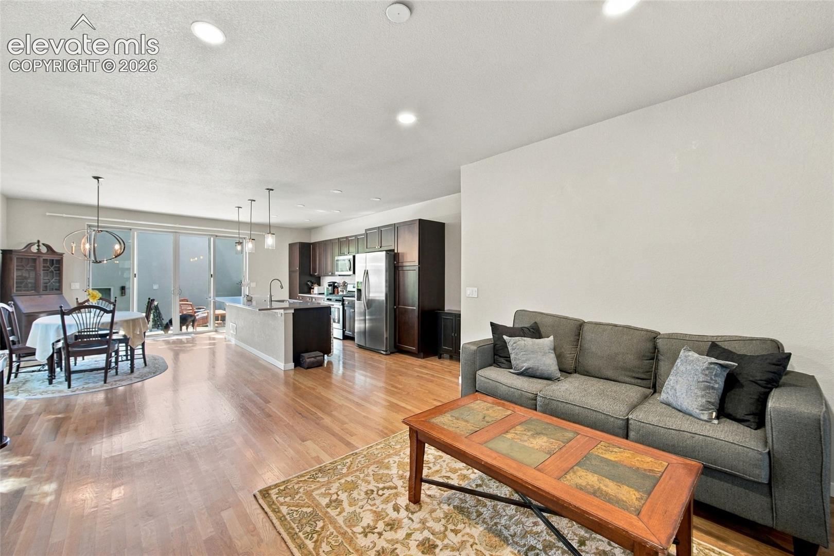 Listing photo 6 for 1317 W Colorado Avenue