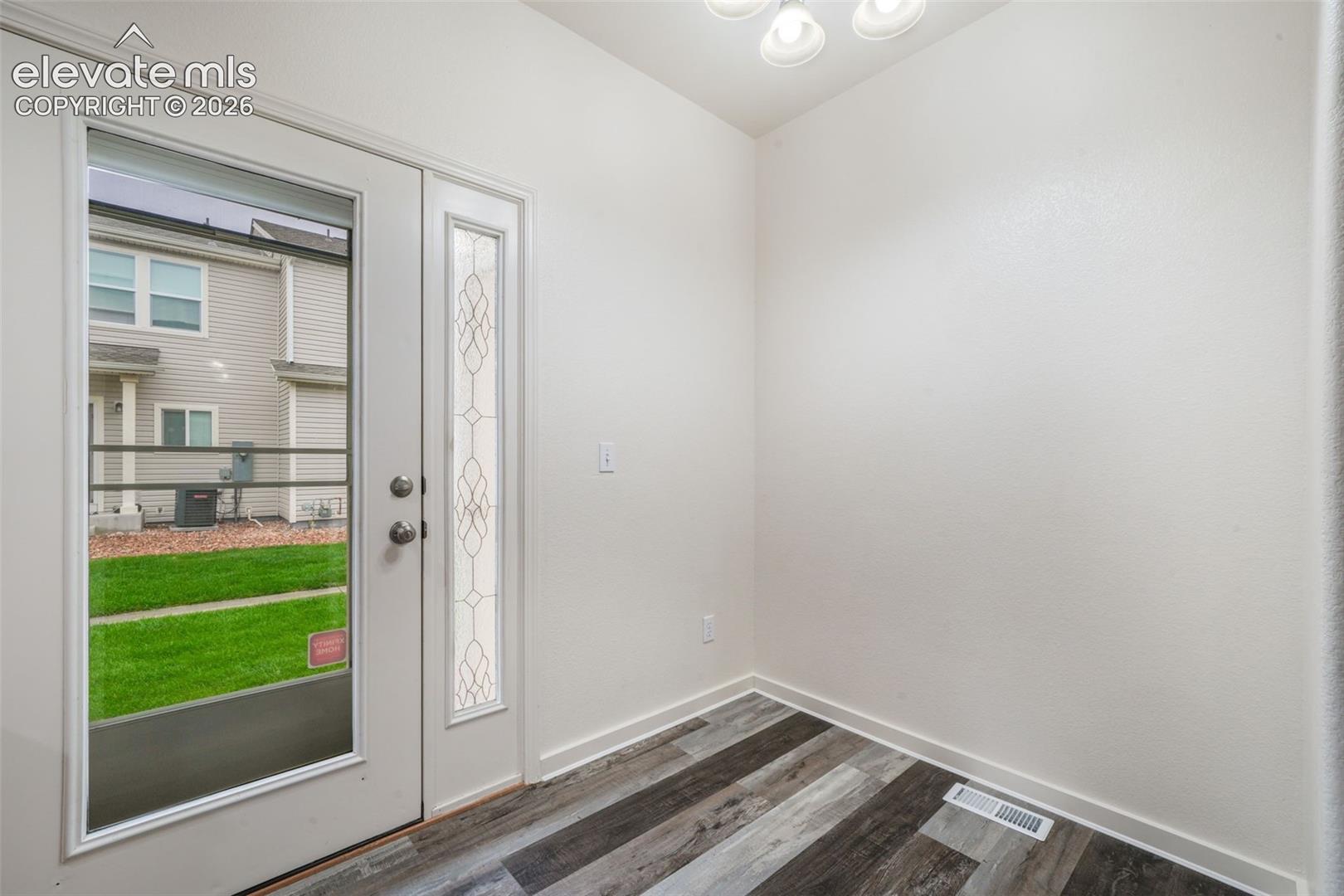 Listing photo 12 for 10513 Wells Point