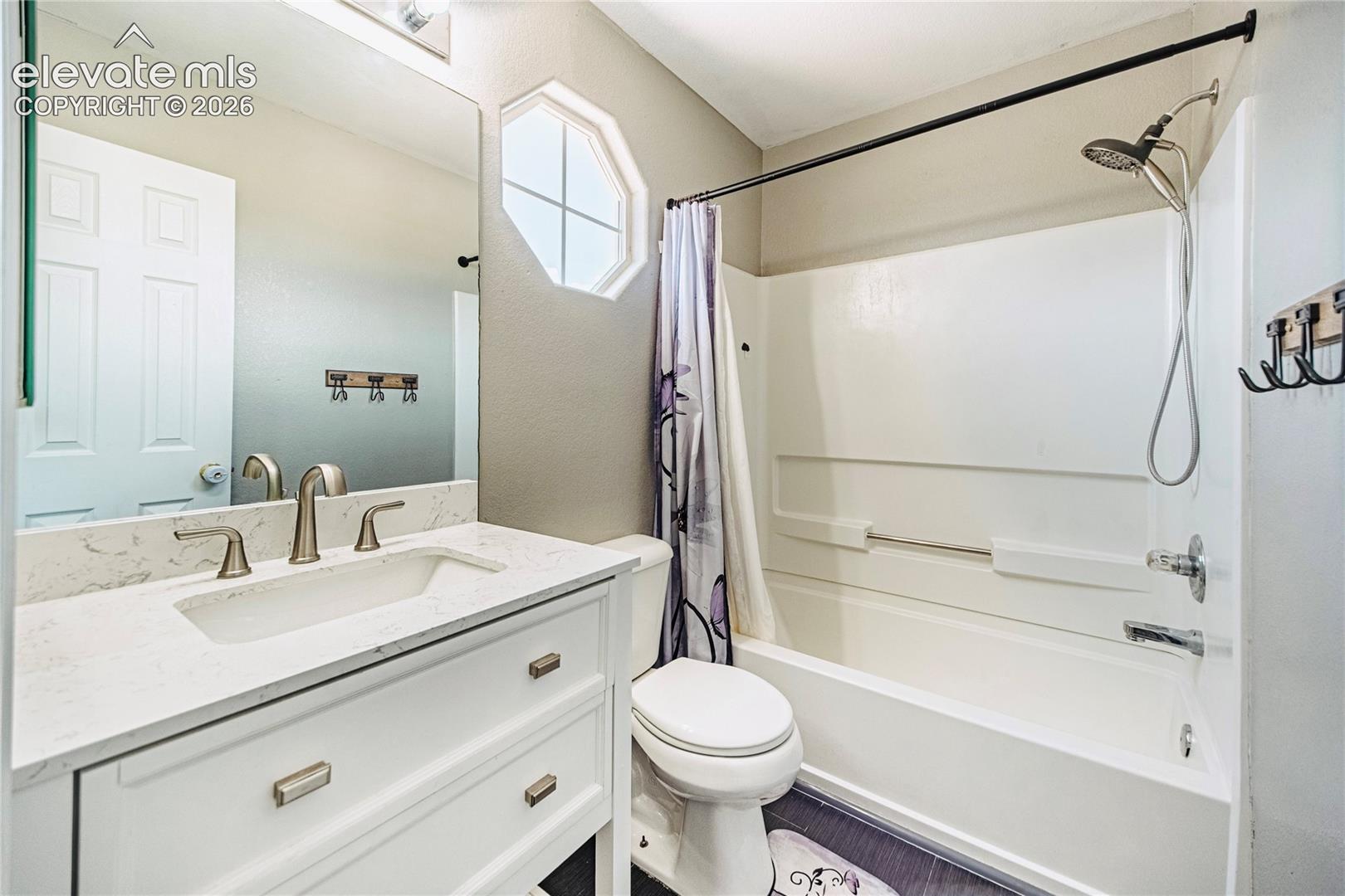 Listing photo 10 for 1395 Legend Oak Drive