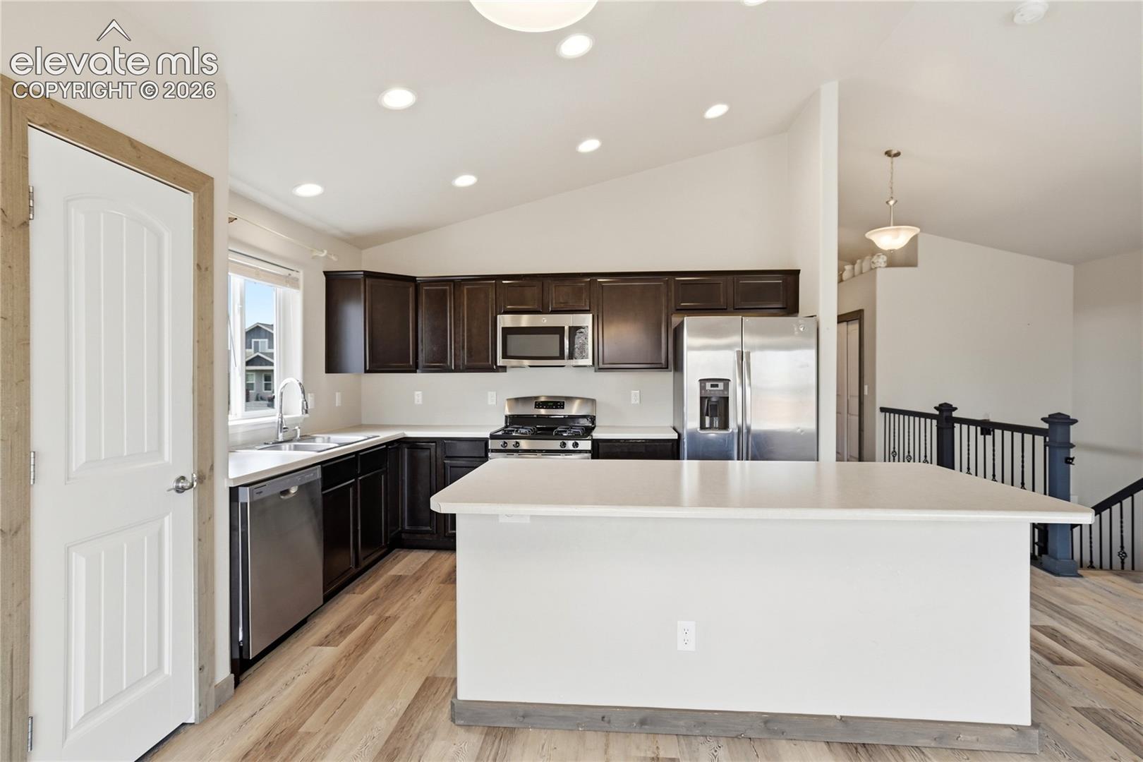 Listing photo 4 for 9437 Beryl Drive