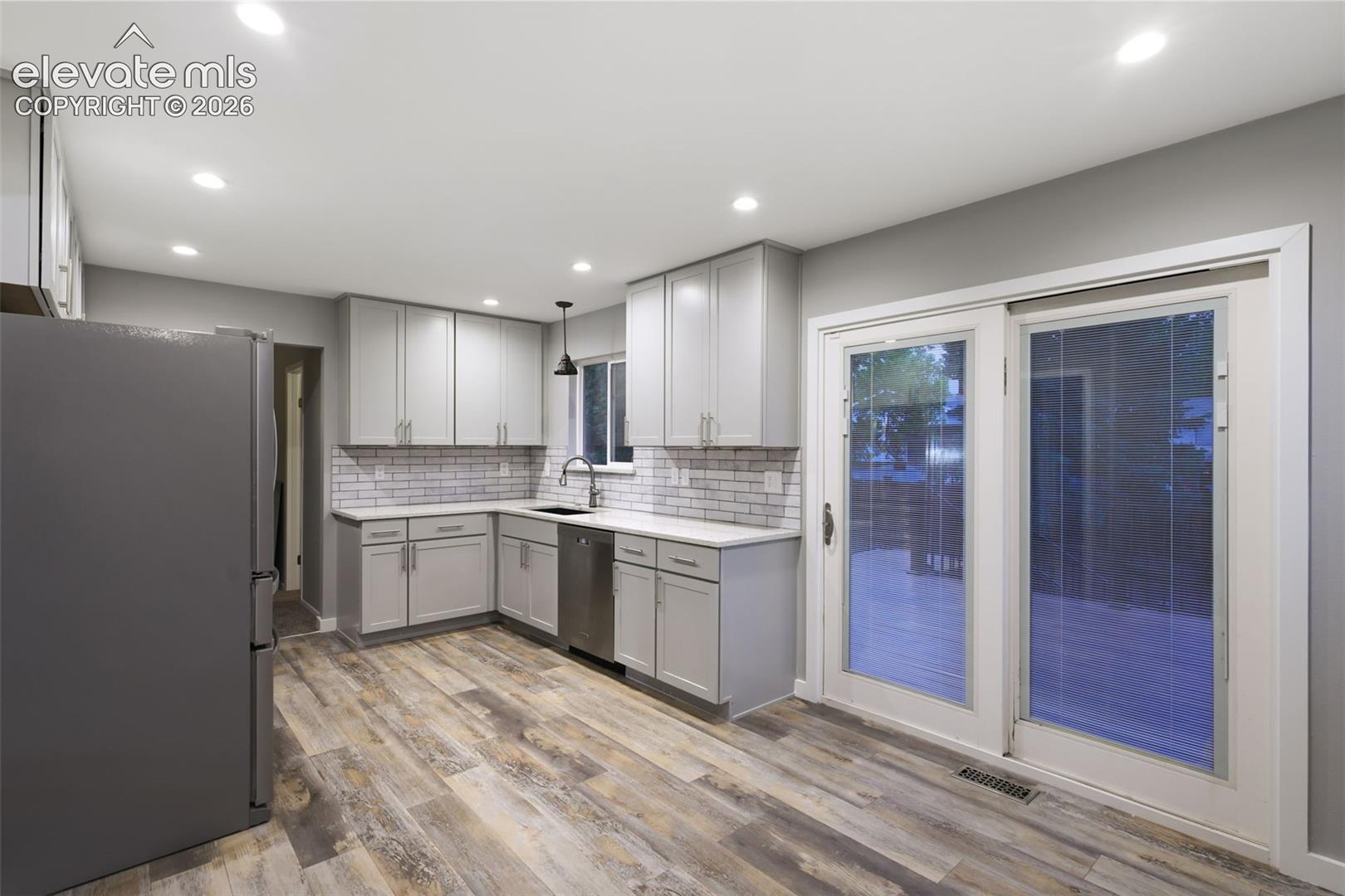 Listing photo 14 for 6973 Roaring Spring Avenue