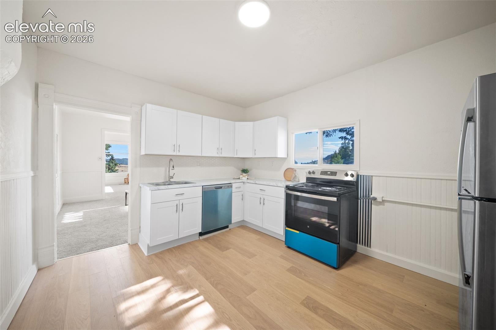 Listing photo 7 for 405 E Eaton Avenue