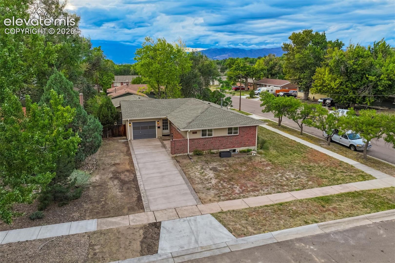 Listing photo 3 for 1730 Auburn Drive