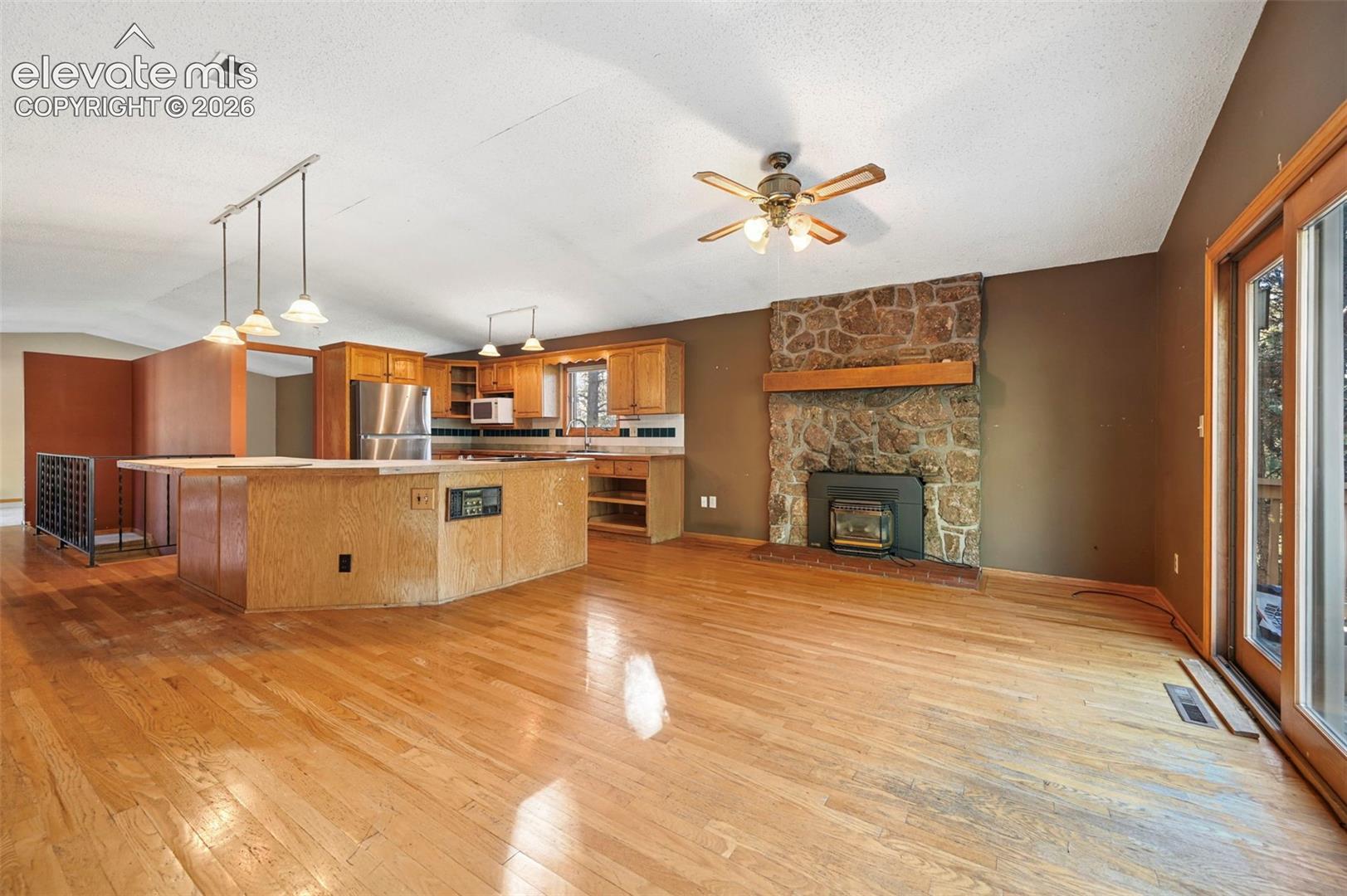 Listing photo 22 for 19280 doewood Drive