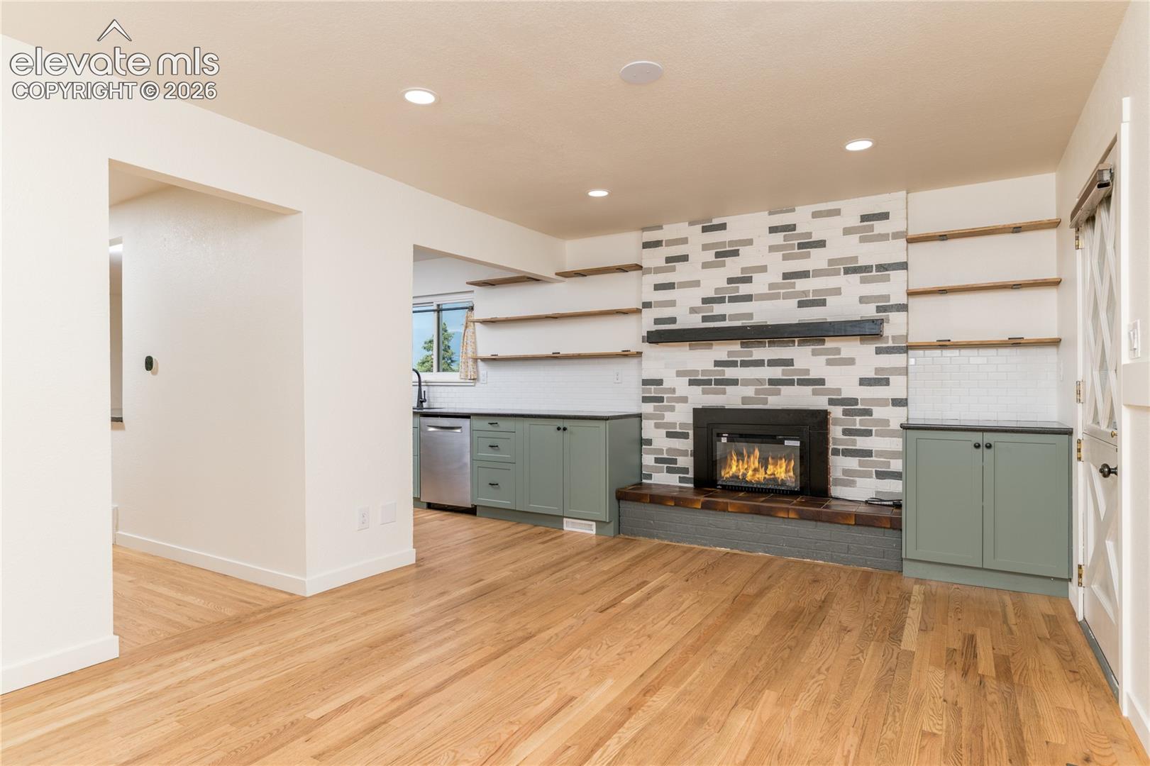 702 Leta Drive, photo 9