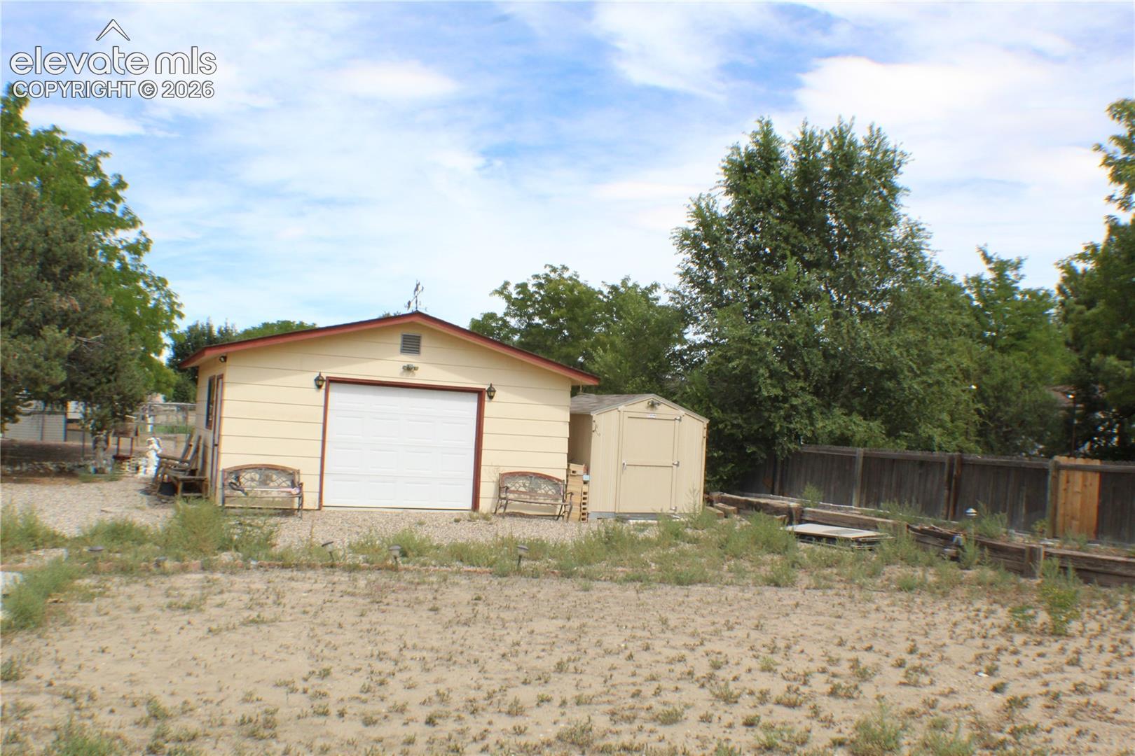 Listing photo 15 for 321 W Birdie Drive