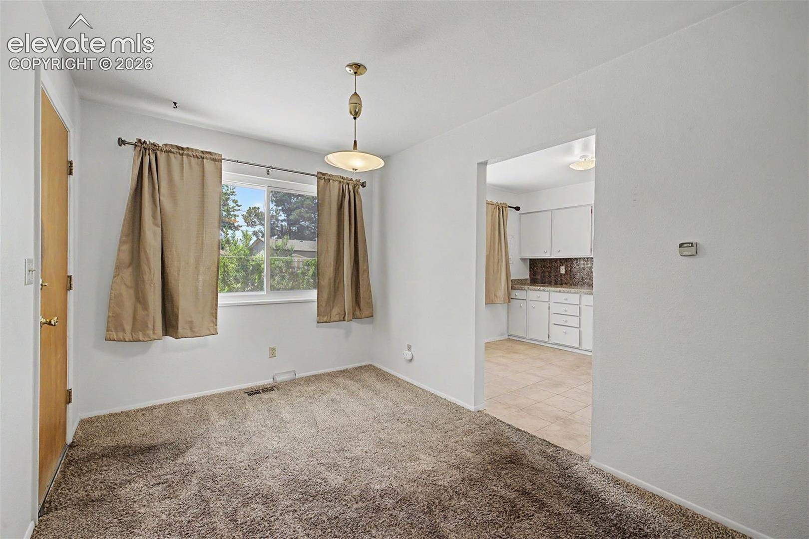Listing photo 10 for 712 Lansing Drive