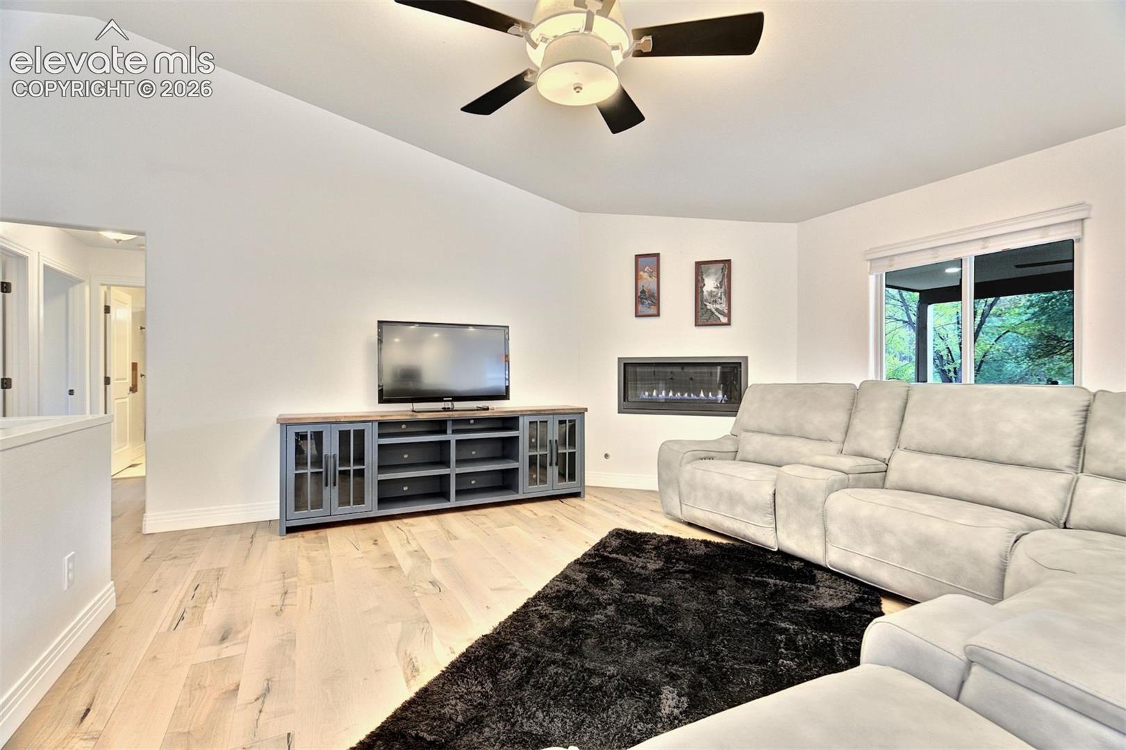 Listing photo 6 for 1825 Parkview Boulevard