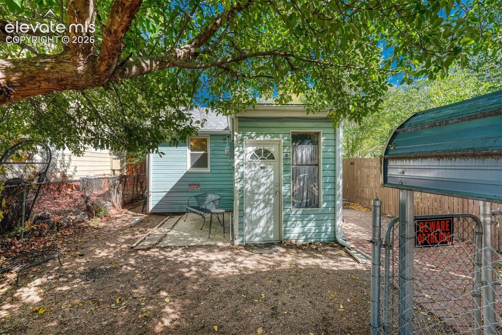Listing photo 17 for 1725 W Cucharras Street