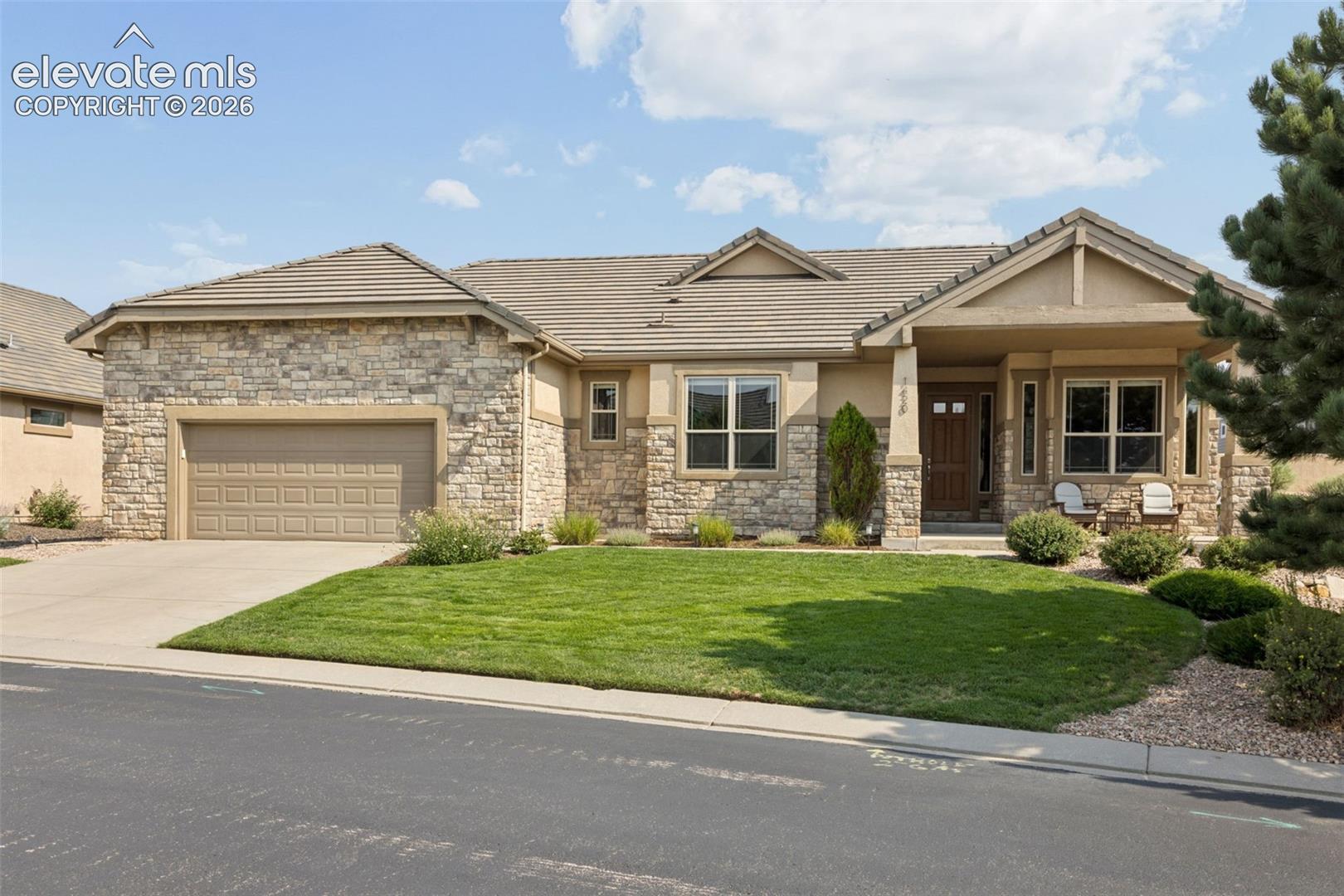 Listing photo 2 for 1420 Symphony Heights