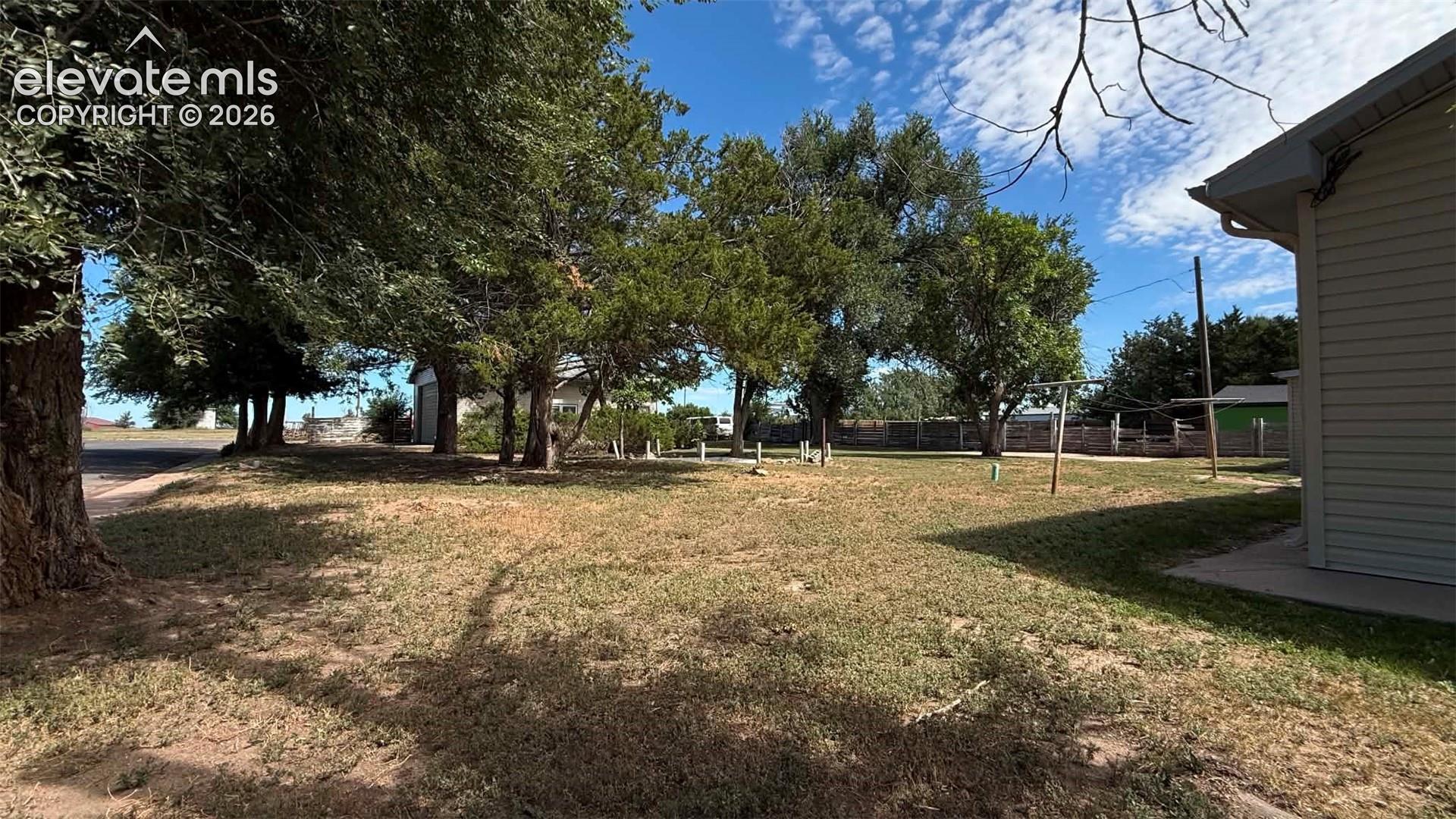 Listing photo 21 for 408 W Beatty Avenue
