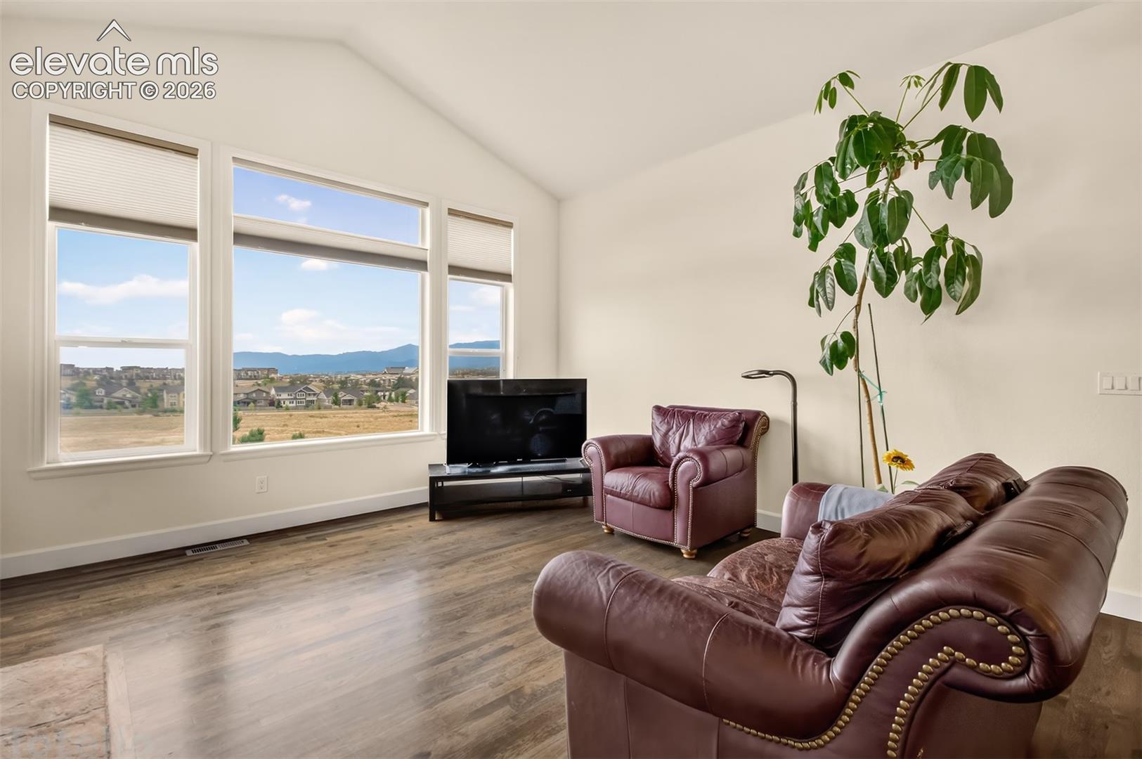 Listing photo 5 for 1506 PROMONTORY BLUFF View