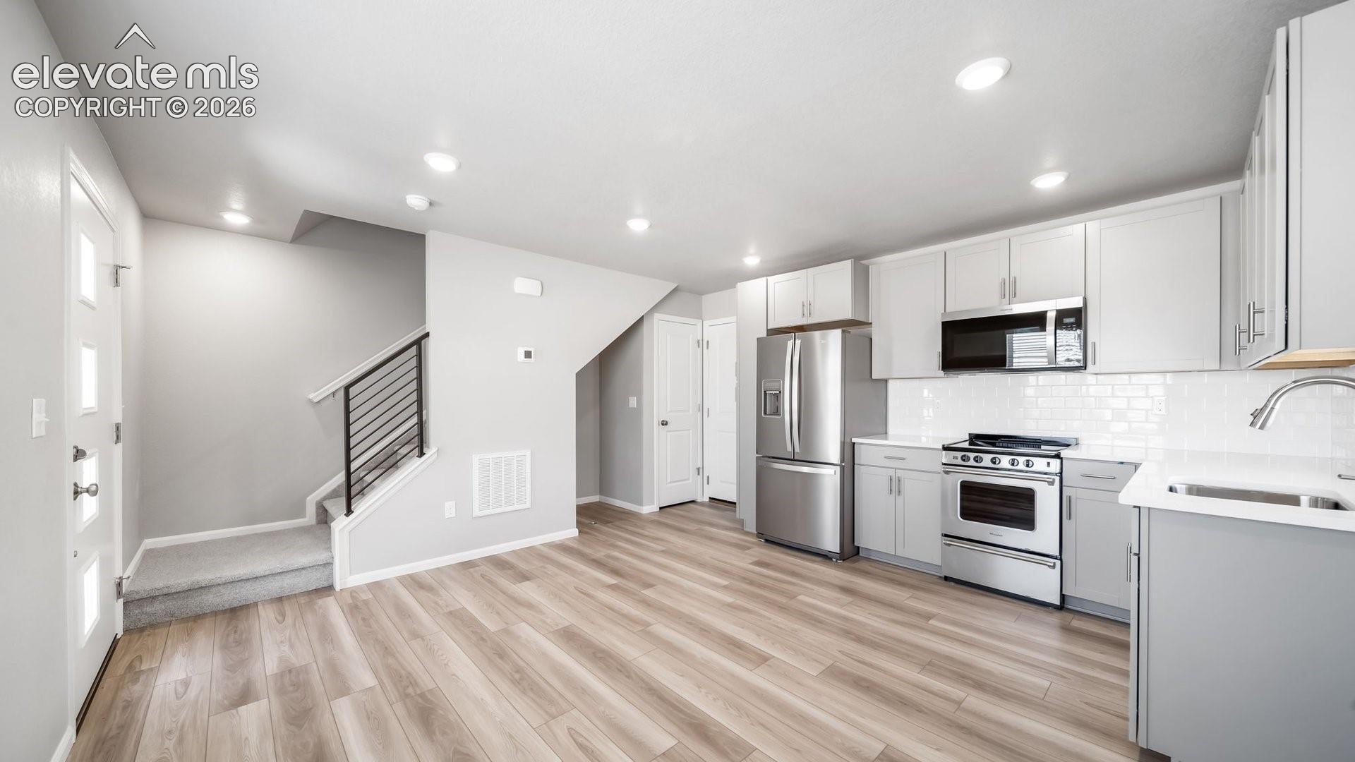 Listing photo 18 for 5660 Bowerman Lane