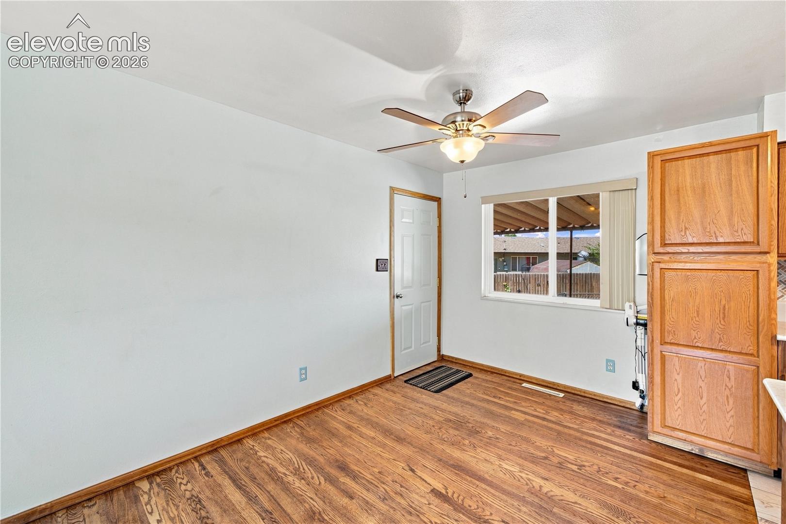 Listing photo 12 for 540 Starlite Drive