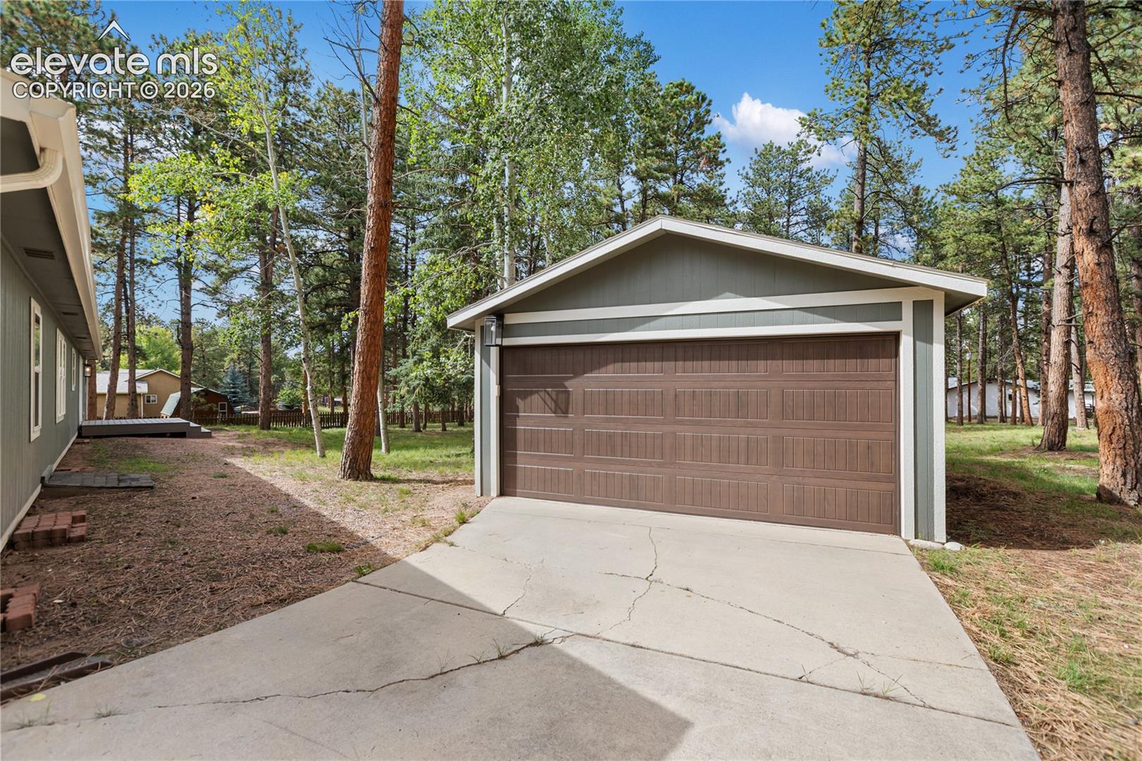 Listing photo 4 for 450 County Road