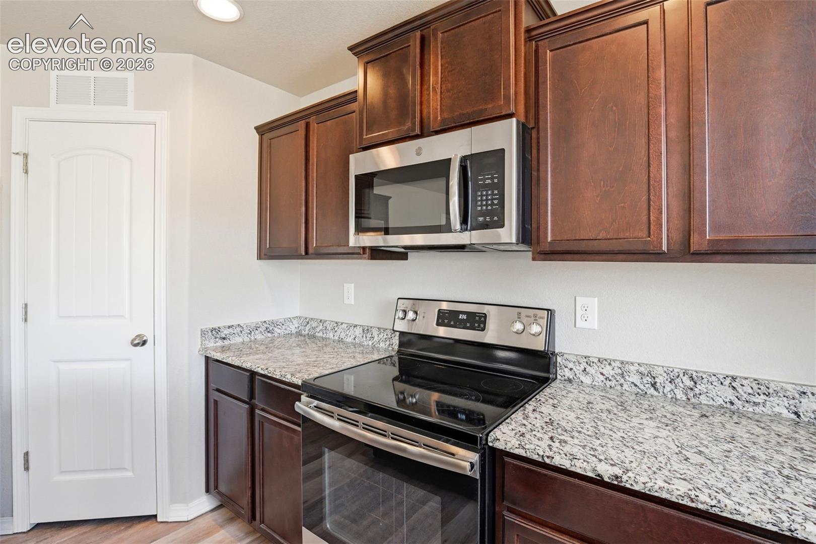 Listing photo 14 for 10725 Traders Parkway