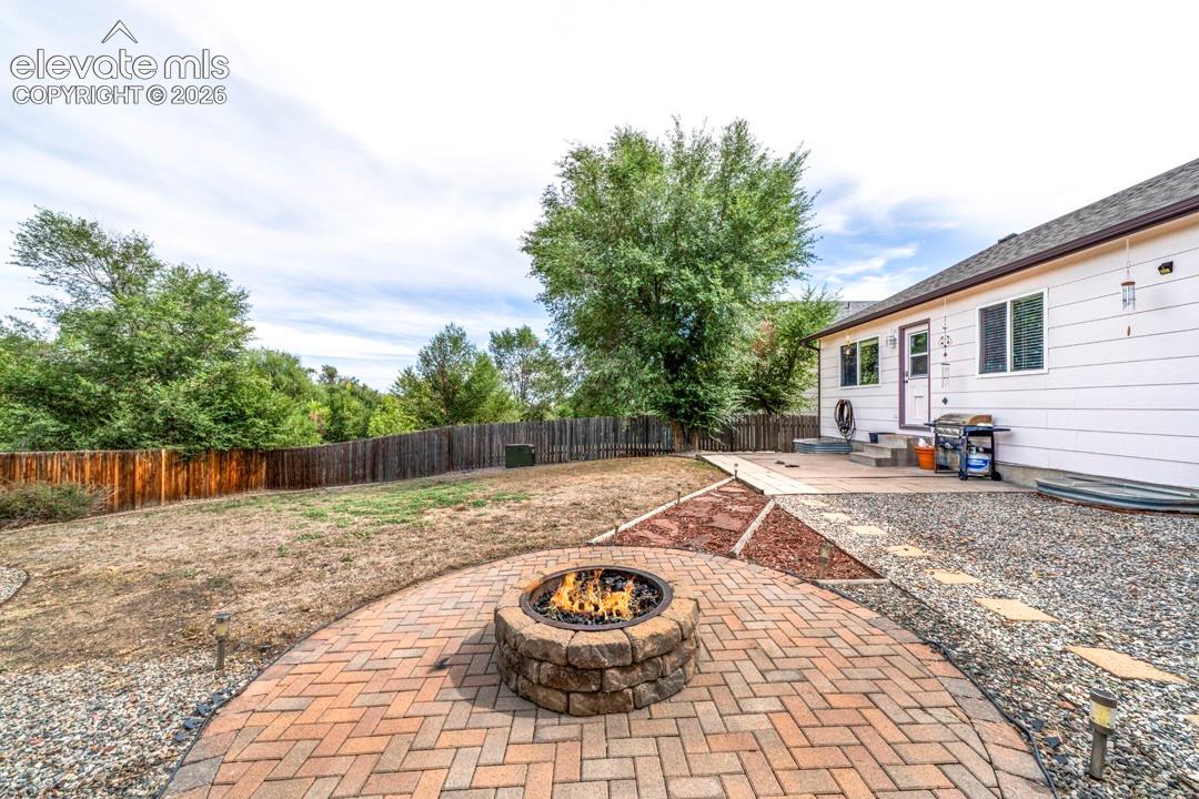 Listing photo 28 for 924 White Stone Way
