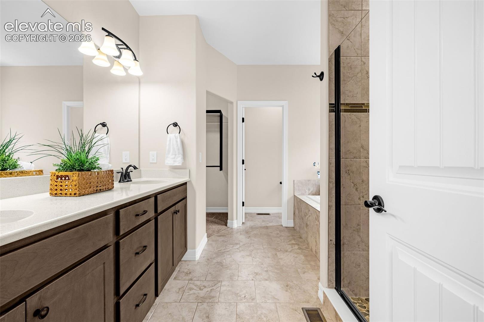 Listing photo 17 for 9813 Fairway Glen Drive