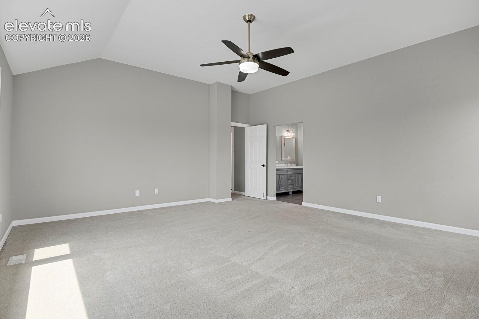 Listing photo 13 for 916 W Caribou Drive