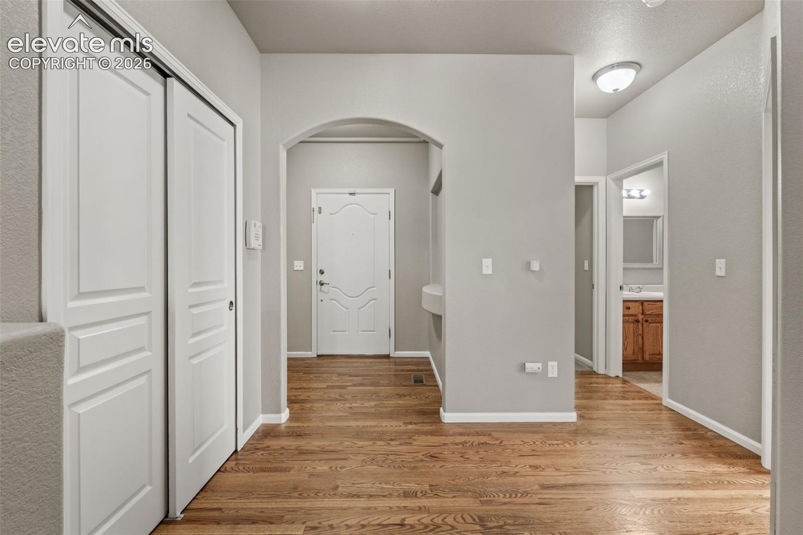 Listing photo 2 for 10832 Darneal Drive