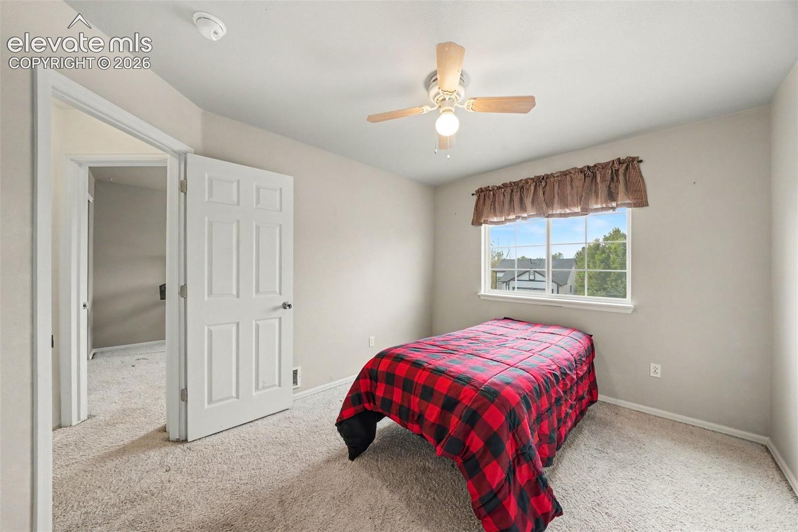 Listing photo 16 for 912 Legend Oak Drive