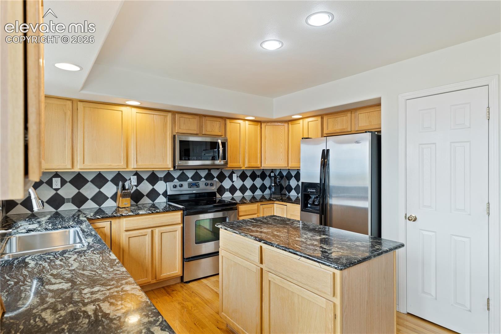 Listing photo 10 for 3916 Roan Drive