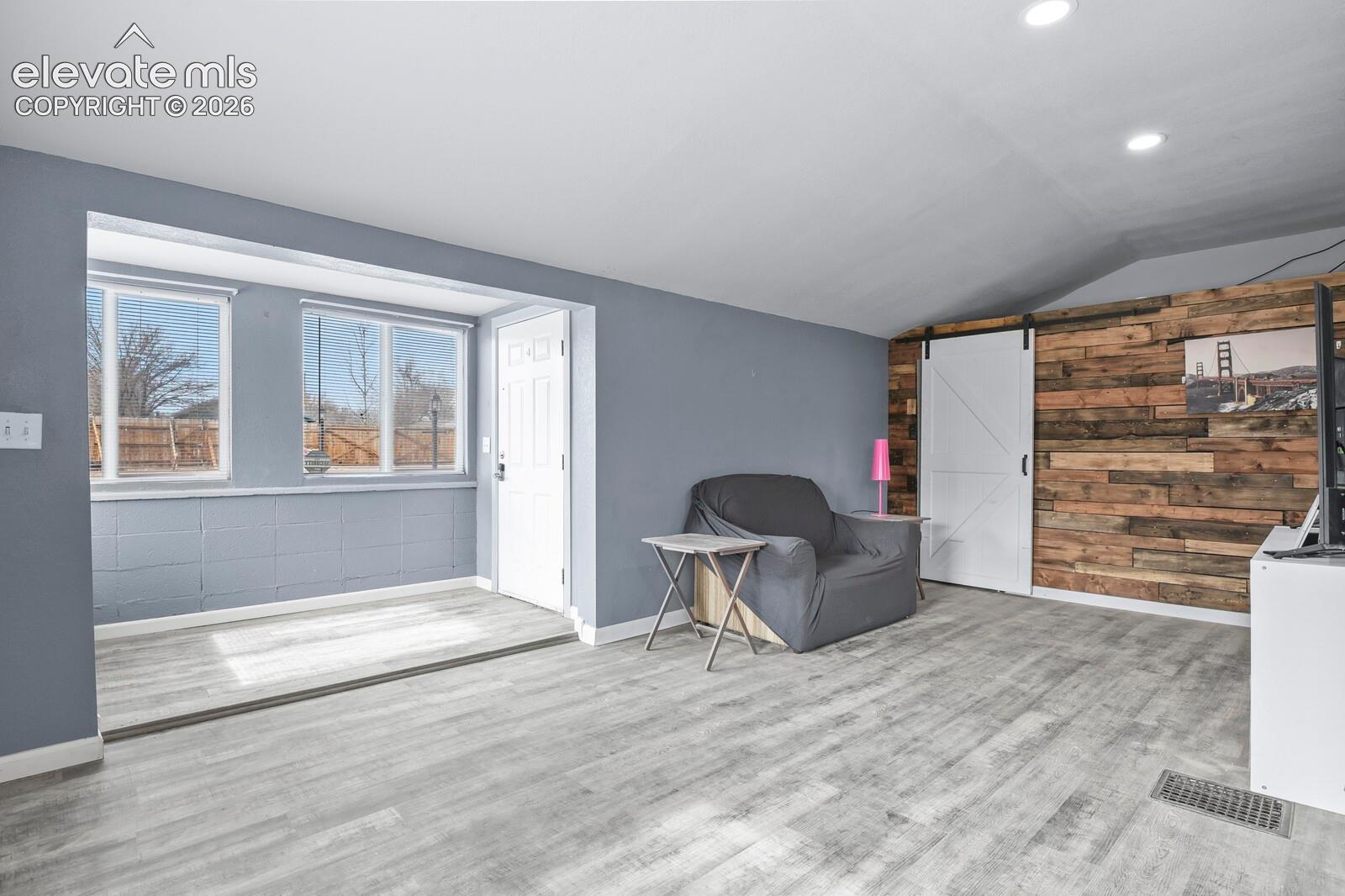 Listing photo 9 for 1640 Jackson Street