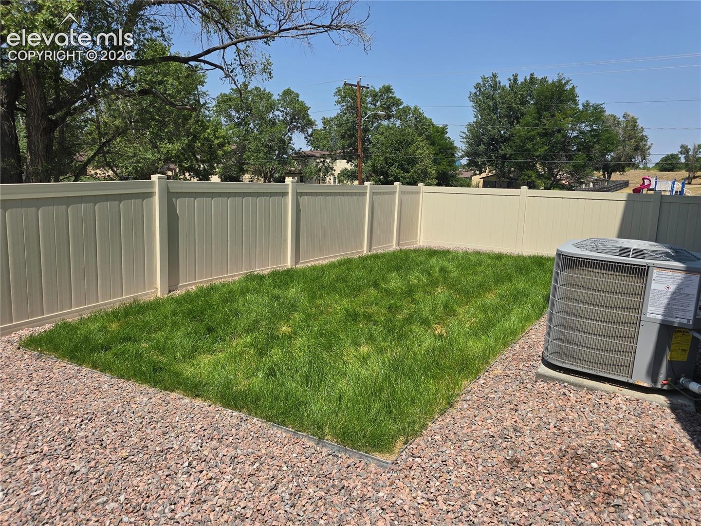 Listing photo 2 for 4512 Hawk Haven View