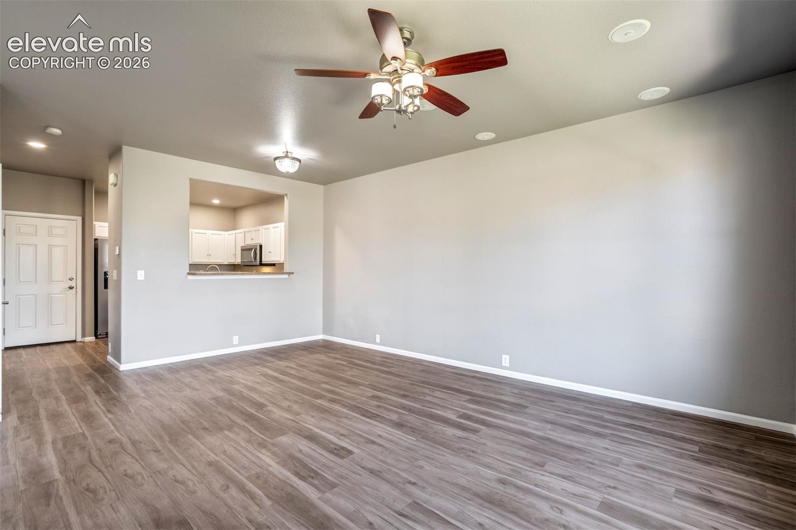 Listing photo 8 for 7303 Sandy Springs Point