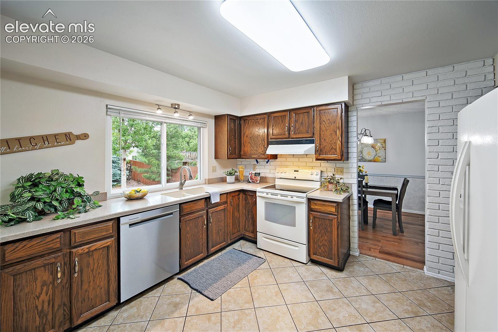 Listing photo 11 for 2998 Westcliff Circle
