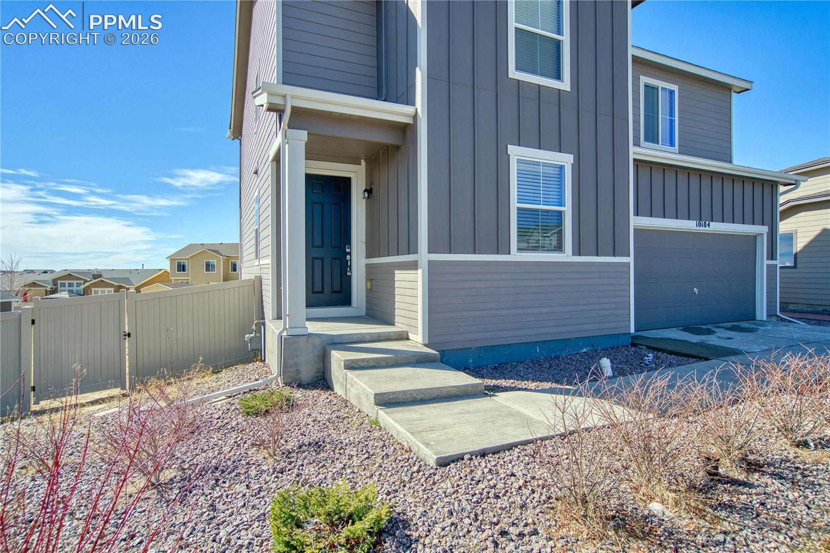 Listing photo 2 for 10104 Bluffstone Court