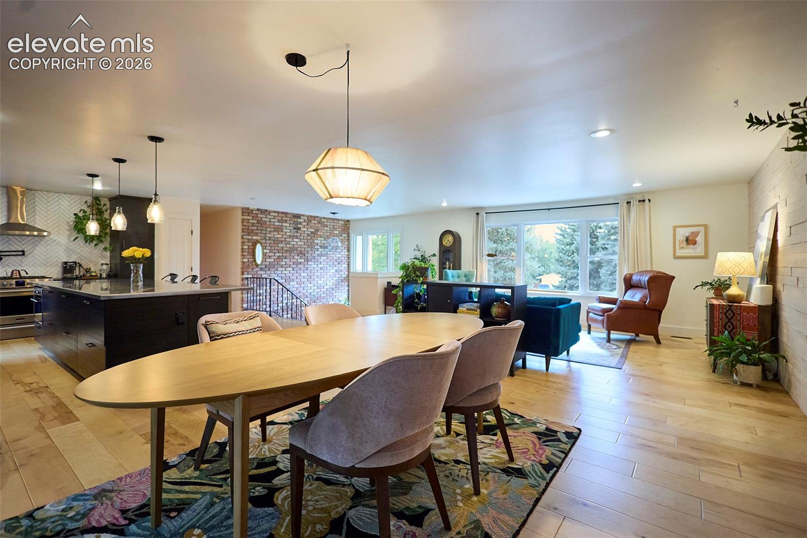 Listing photo 13 for 6827 Rosewood Drive