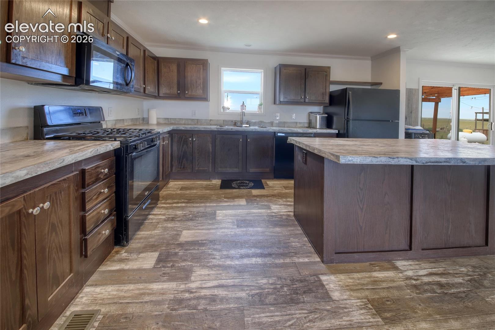 Listing photo 4 for 37188 Truckton Road