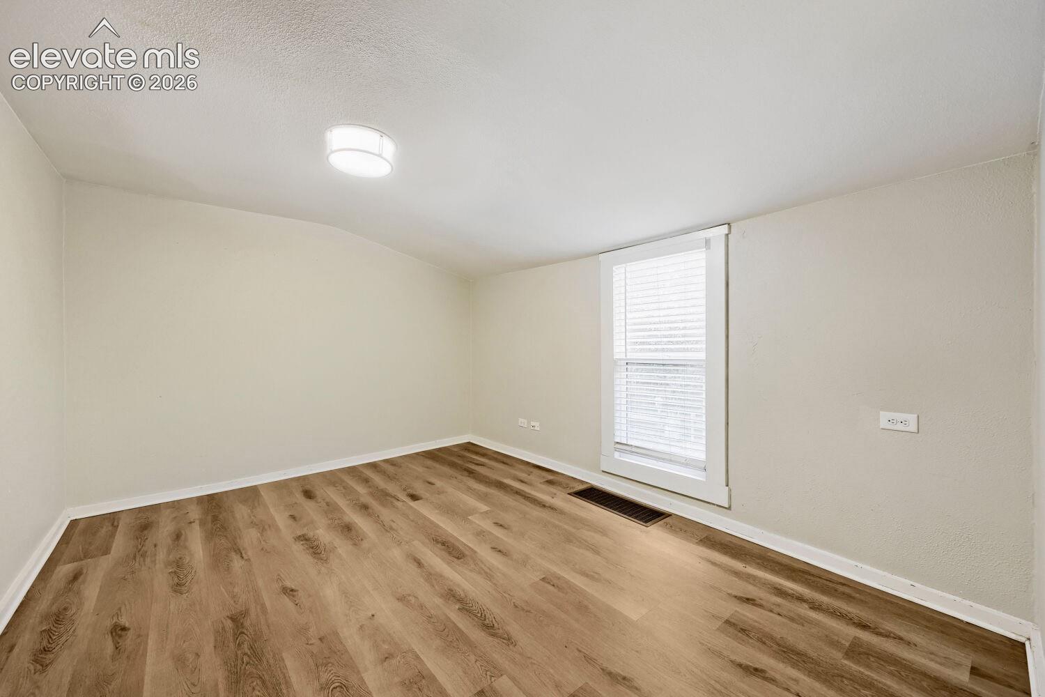 Listing photo 17 for 1112 2nd Street
