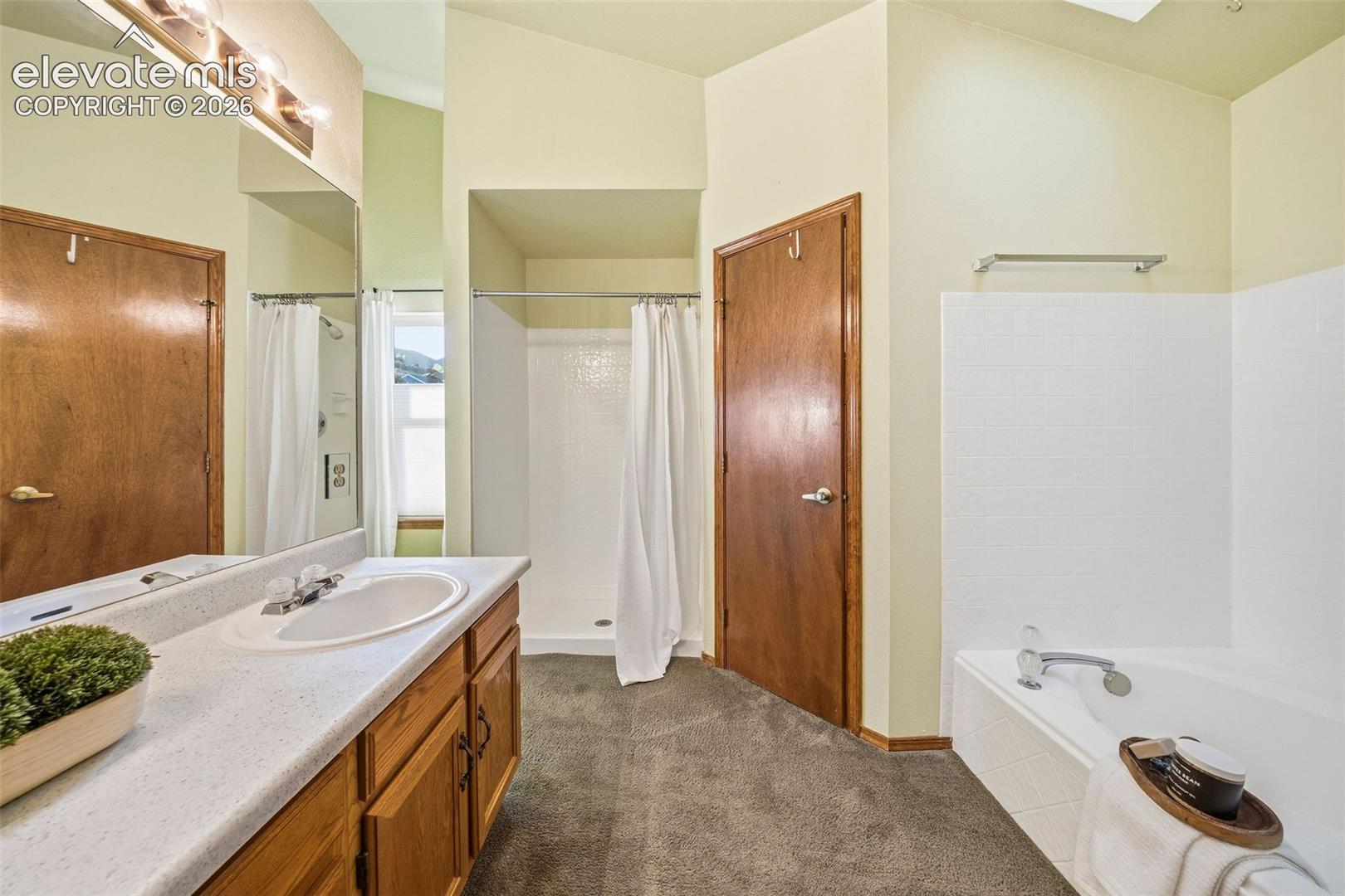 Listing photo 31 for 6120 Moorfield Avenue