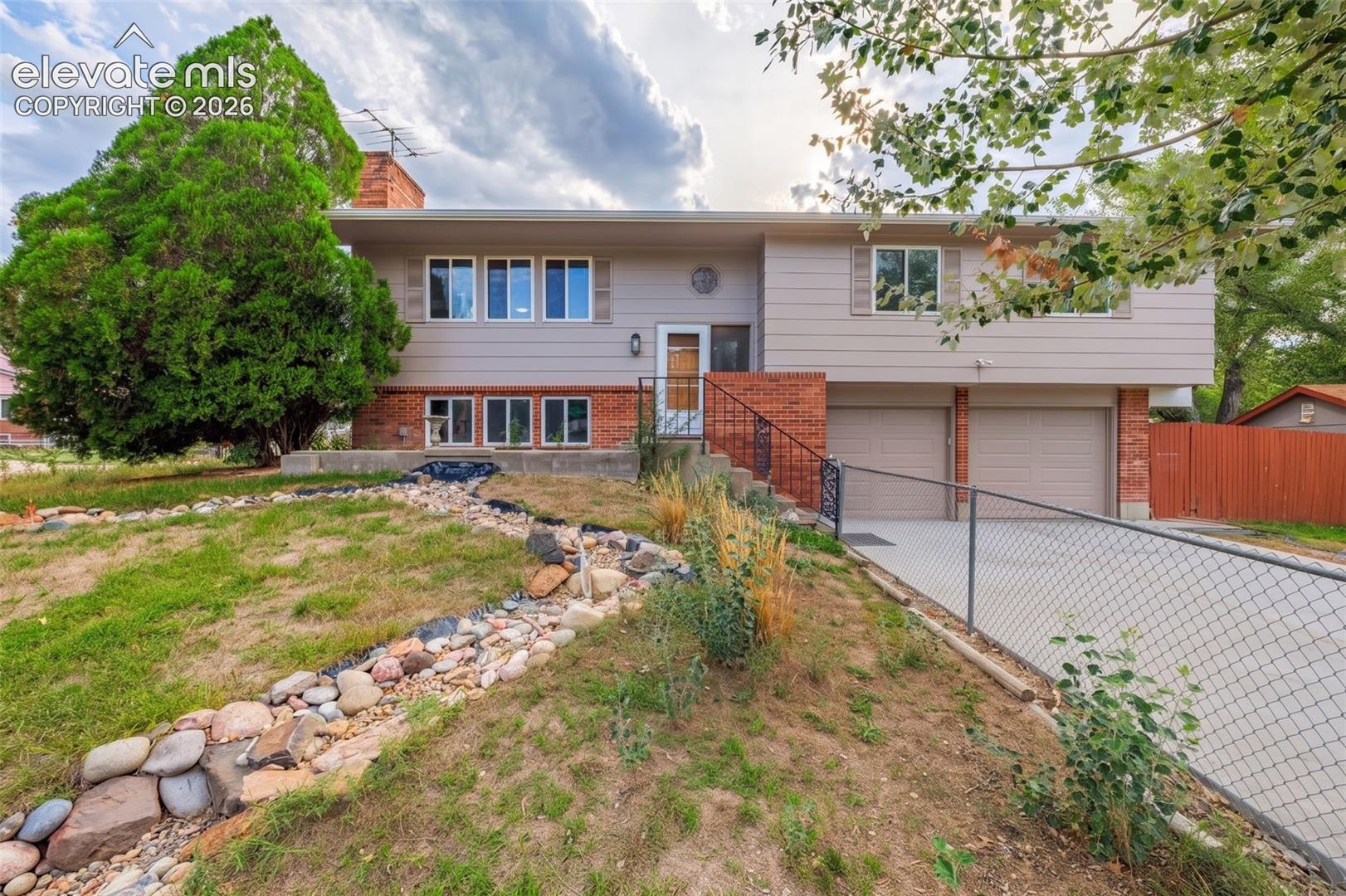 Listing photo 3 for 216 De La Vista Street