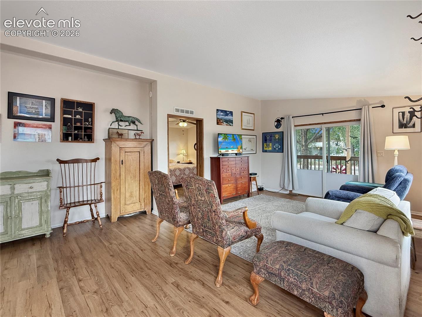Listing photo 6 for 2620 Lowell Avenue