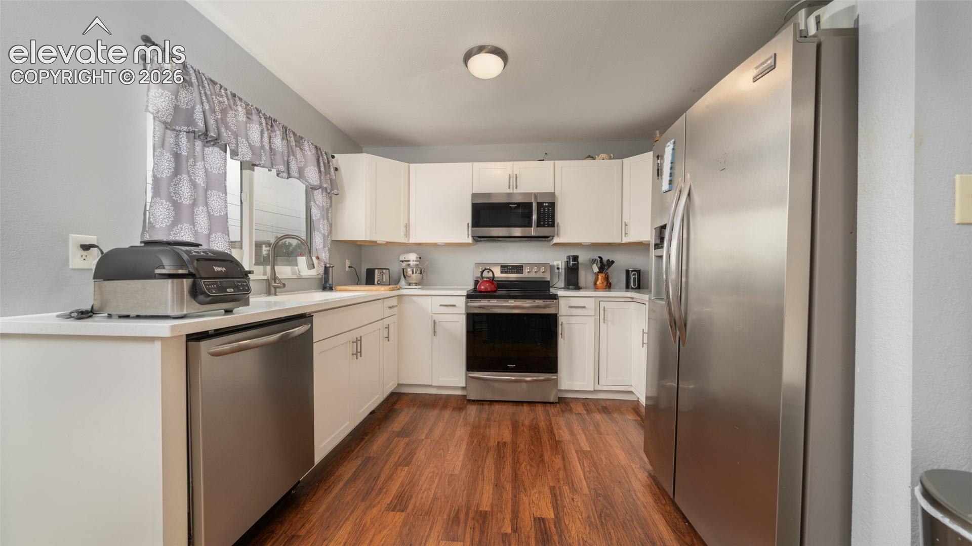 Listing photo 5 for 3 Otowi Drive