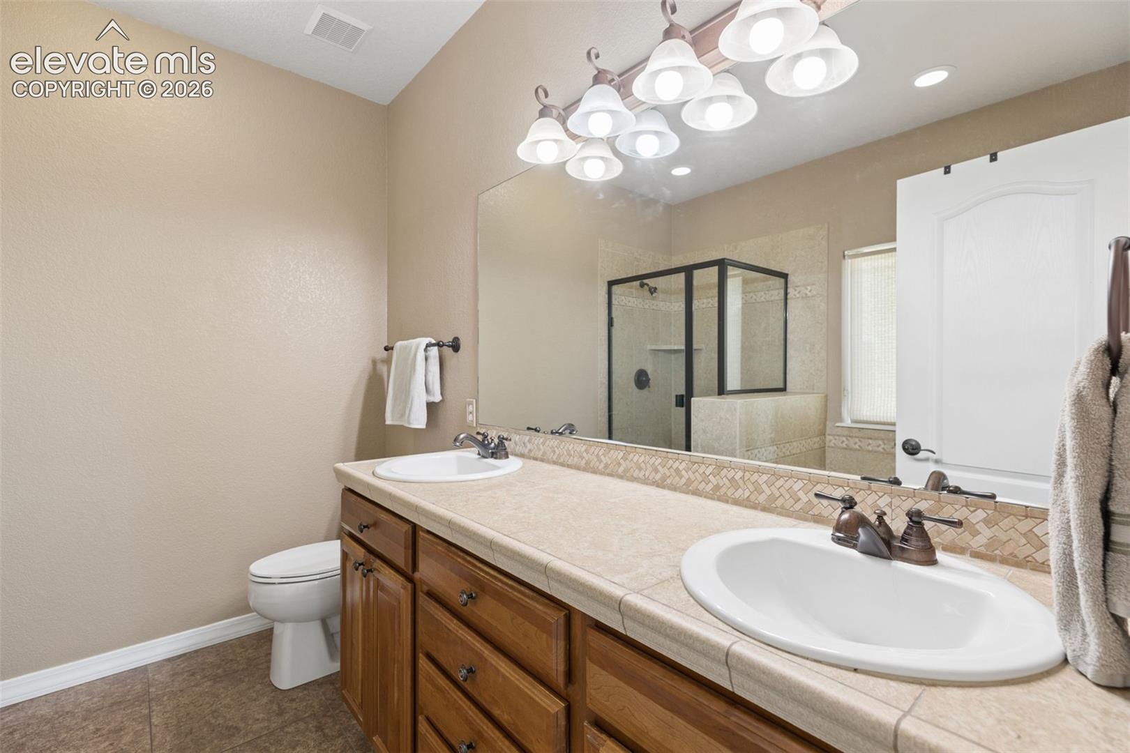 Listing photo 15 for 1055 Bayfield Drive