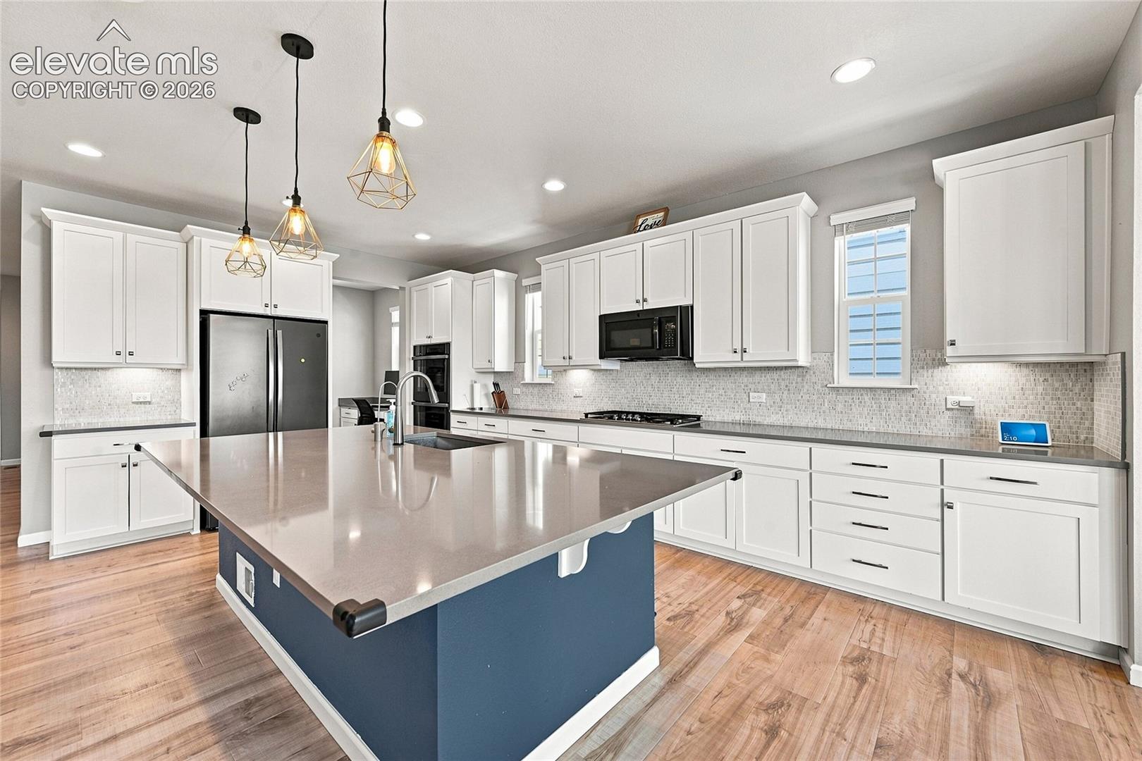 Listing photo 9 for 27645 E Geddes Place